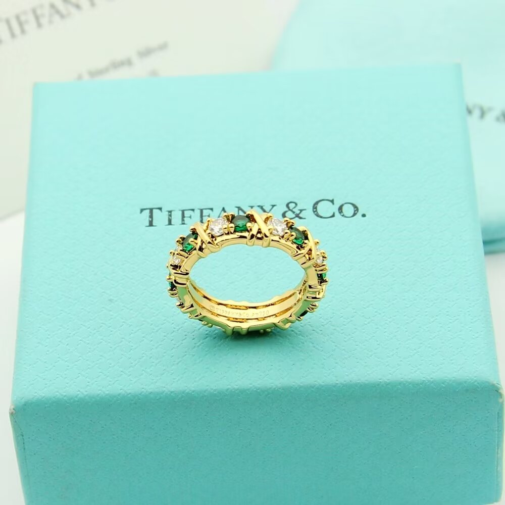❤️105包邮/原单代购级别
👑经典款 超火爆蒂芙尼戒指💍💍Tiff Co钻戒火爆高端1:1定制出模 交叉戒指 白金 戒指💍进口顶级锆石 ⬆️闪✨ ❗精工镶嵌‼️完美高大上 ❤️ 诱惑挡不住 美⭐️⭐️⭐️6789码齐  