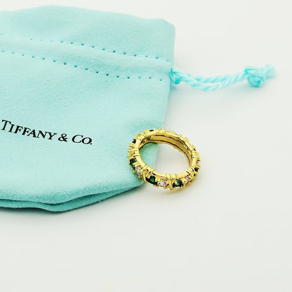 ❤️105包邮/原单代购级别
👑经典款 超火爆蒂芙尼戒指💍💍Tiff Co钻戒火爆高端1:1定制出模 交叉戒指 白金 戒指💍进口顶级锆石 ⬆️闪✨ ❗精工镶嵌‼️完美高大上 ❤️ 诱惑挡不住 美⭐️⭐️⭐️6789码齐  