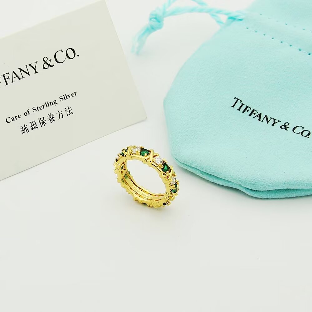 ❤️105包邮/原单代购级别
👑经典款 超火爆蒂芙尼戒指💍💍Tiff Co钻戒火爆高端1:1定制出模 交叉戒指 白金 戒指💍进口顶级锆石 ⬆️闪✨ ❗精工镶嵌‼️完美高大上 ❤️ 诱惑挡不住 美⭐️⭐️⭐️6789码齐  