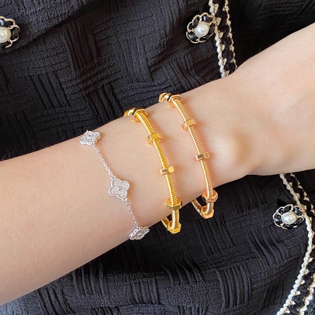 Cartierr Inspired Six-Nail Bangle Bracelet, Classic Screw Design Jewelry 9 a1723899938041 5210