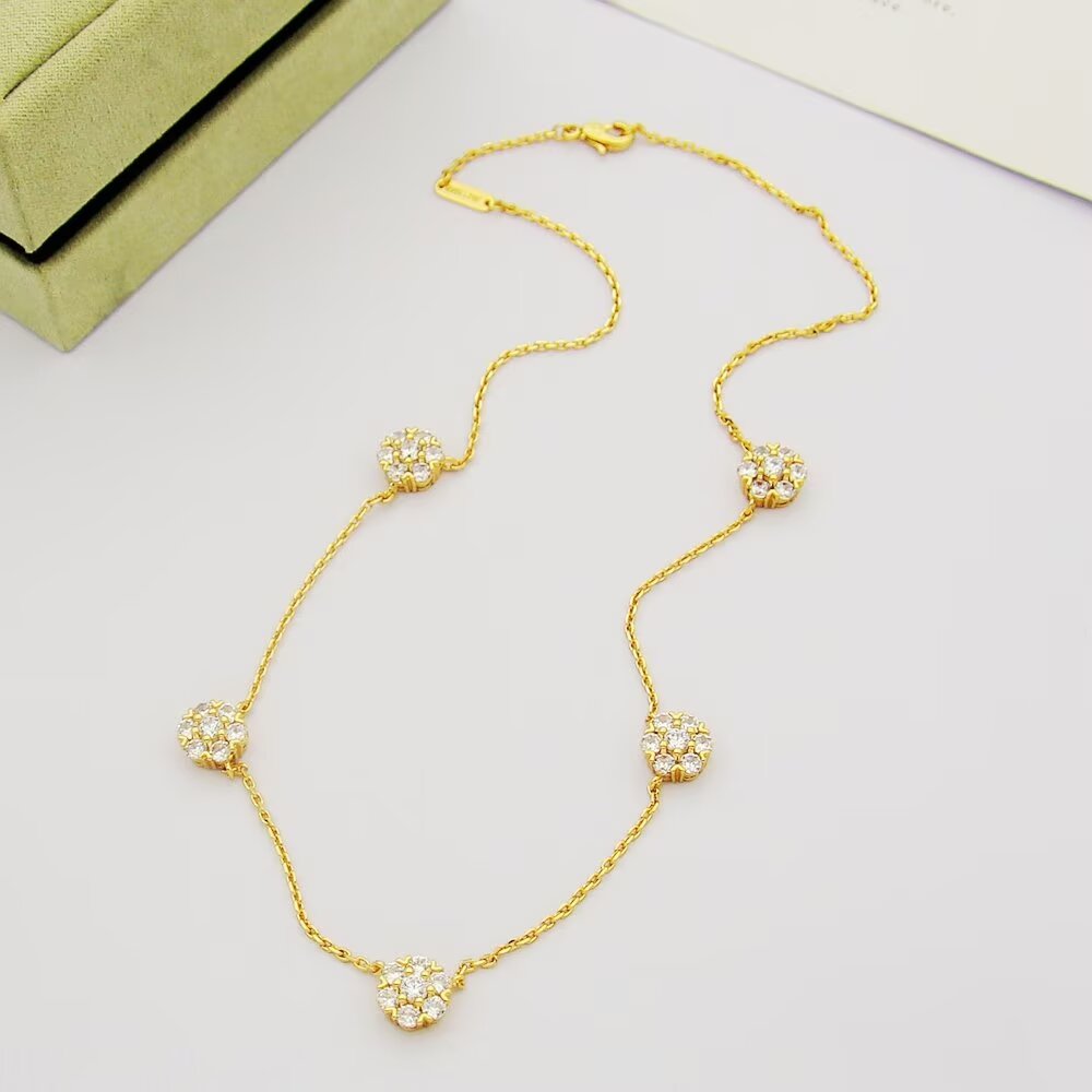 Elegante Collar Floral Van Cleef & Arpels en Oro Rosa con Diamantes 7 a1733876187960 6062