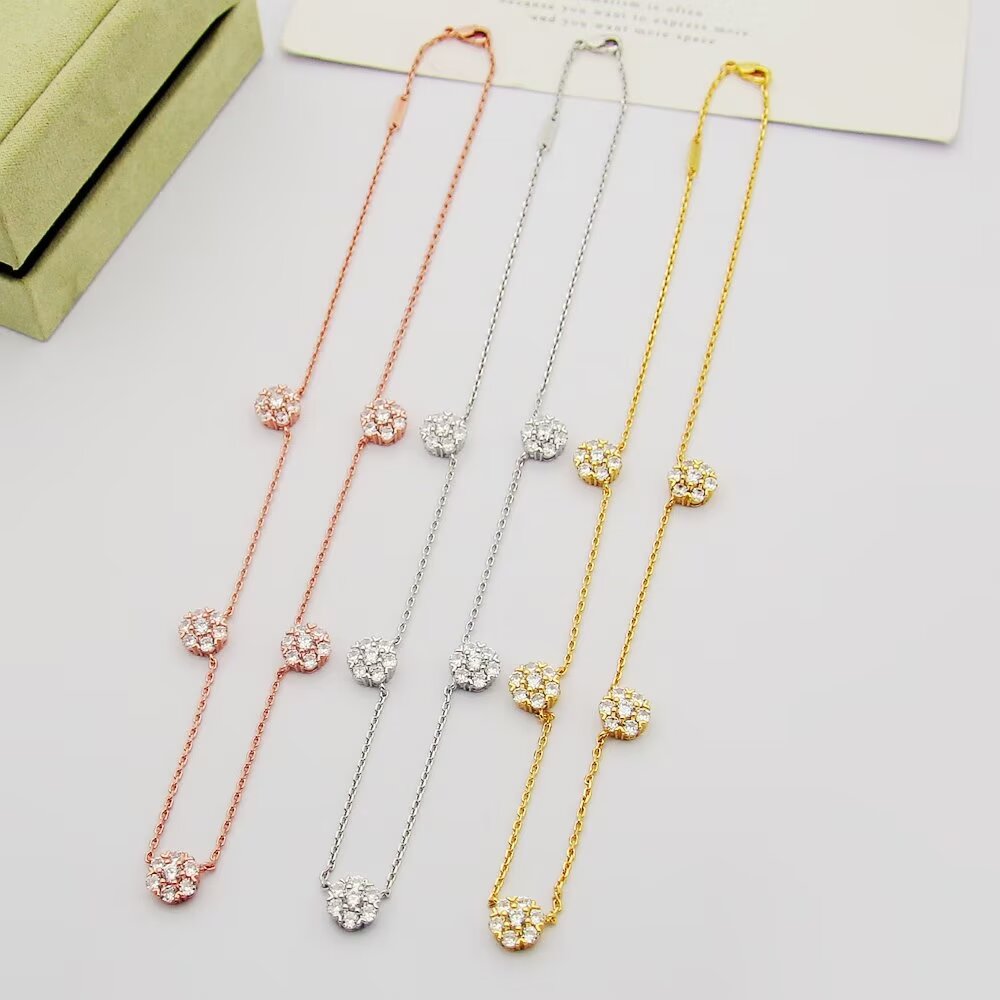 Elegante Collar Floral Van Cleef & Arpels en Oro Rosa con Diamantes 4 a1733876187964 4112