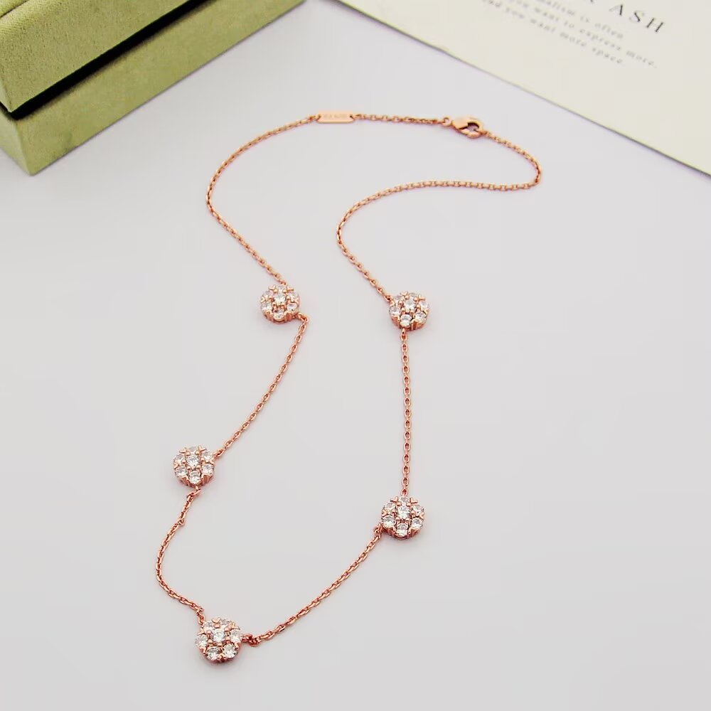 Elegante Collar Floral Van Cleef & Arpels en Oro Rosa con Diamantes 9 a1733876187968 6260