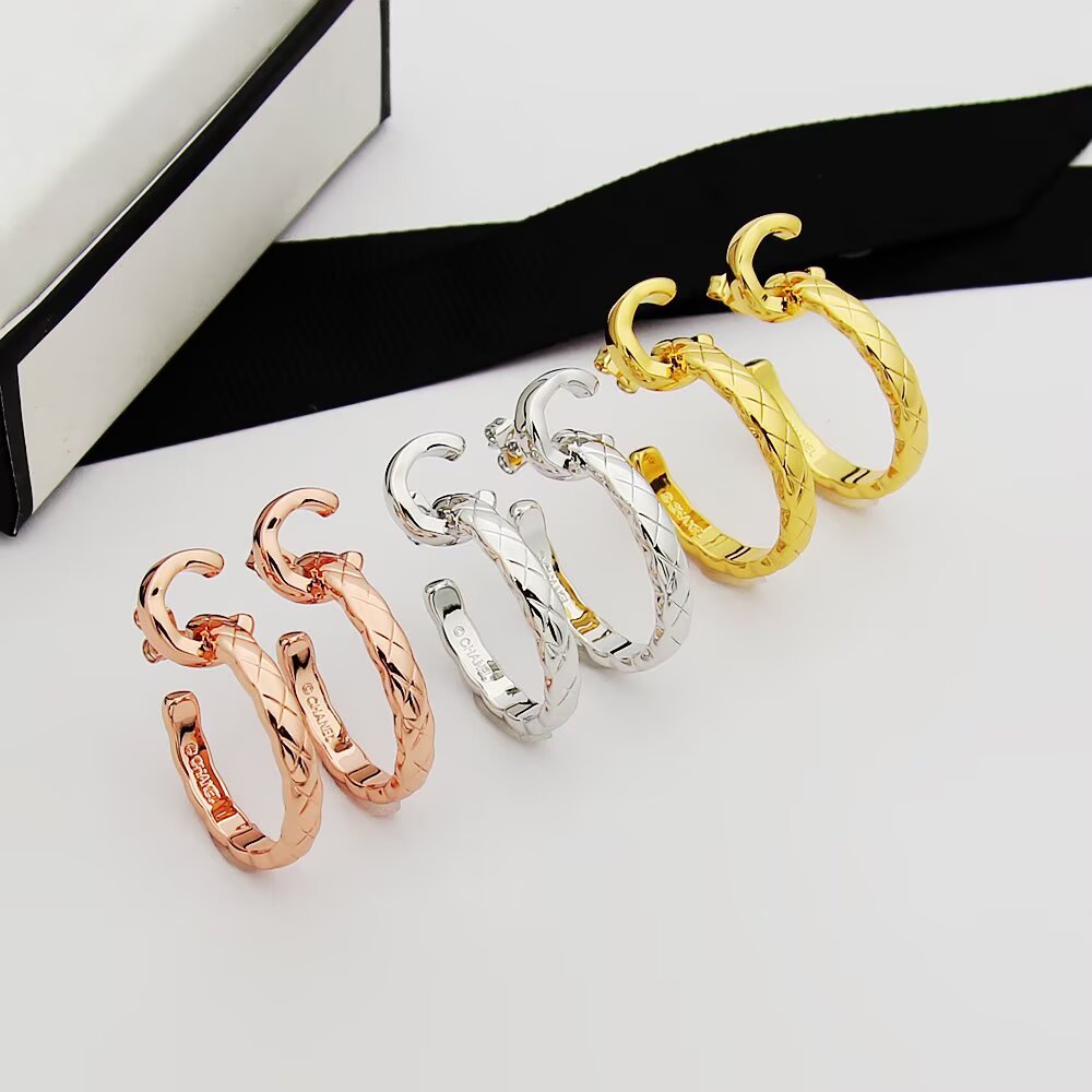 Elegantes Aretes Chanel Coco Crush en Oro de 18K con Diseño Acolchado 5 a1745453236832 7182