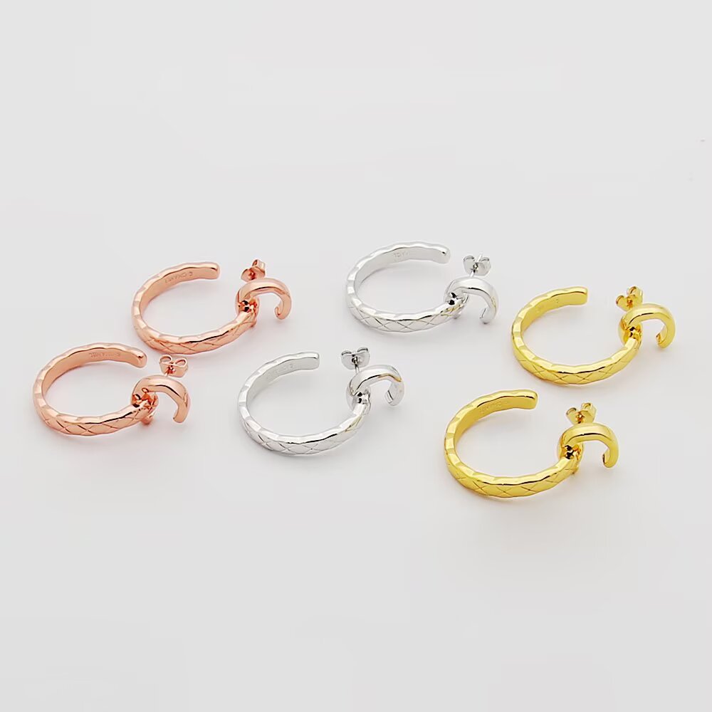 Elegantes Aretes Chanel Coco Crush en Oro de 18K con Diseño Acolchado 9 a1745453238259 7646