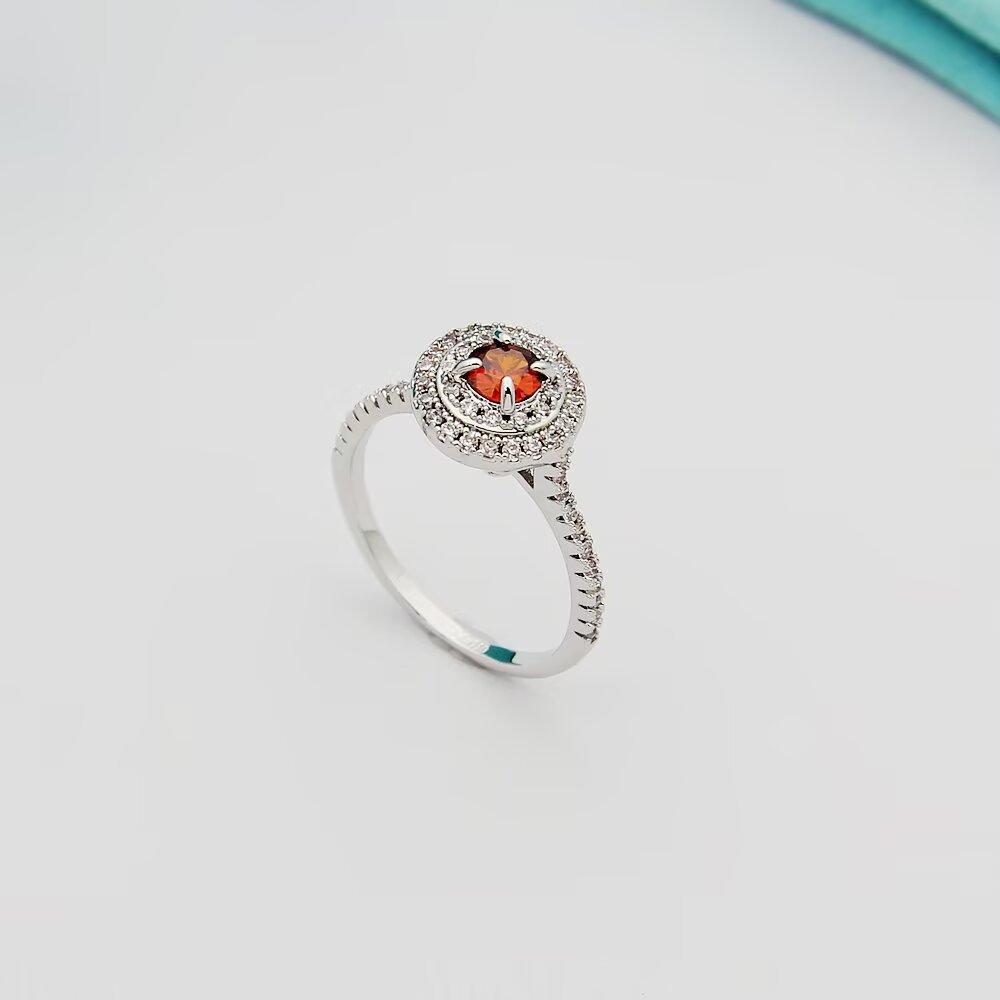 Tiffany & Co. Tiffany蒂芙尼戒指 单钻戒指 镶嵌彩钻钻石的闪烁光采璀璨辉映 蒂芙尼精湛匠心成就 杰作
