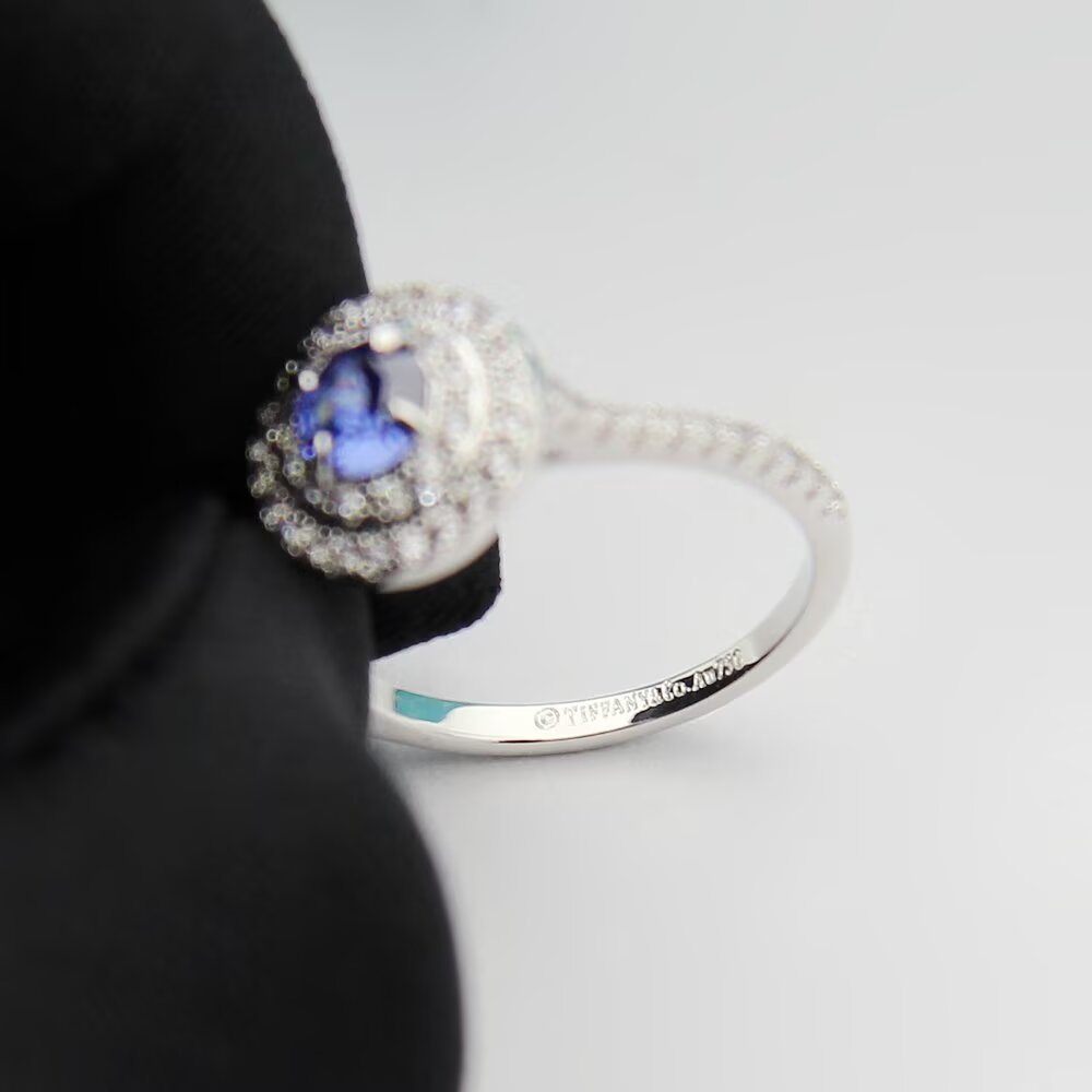 Tiffany & Co. Tiffany蒂芙尼戒指 单钻戒指 镶嵌彩钻钻石的闪烁光采璀璨辉映 蒂芙尼精湛匠心成就 杰作