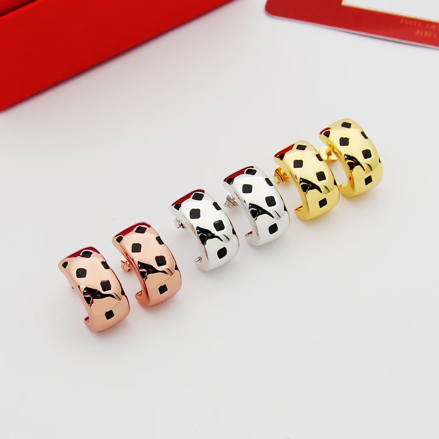 Cartier Cartier卡地亚 豹纹耳钉 款 亚金版本电镀厚金奢华耳钉 女神 显脸瘦三