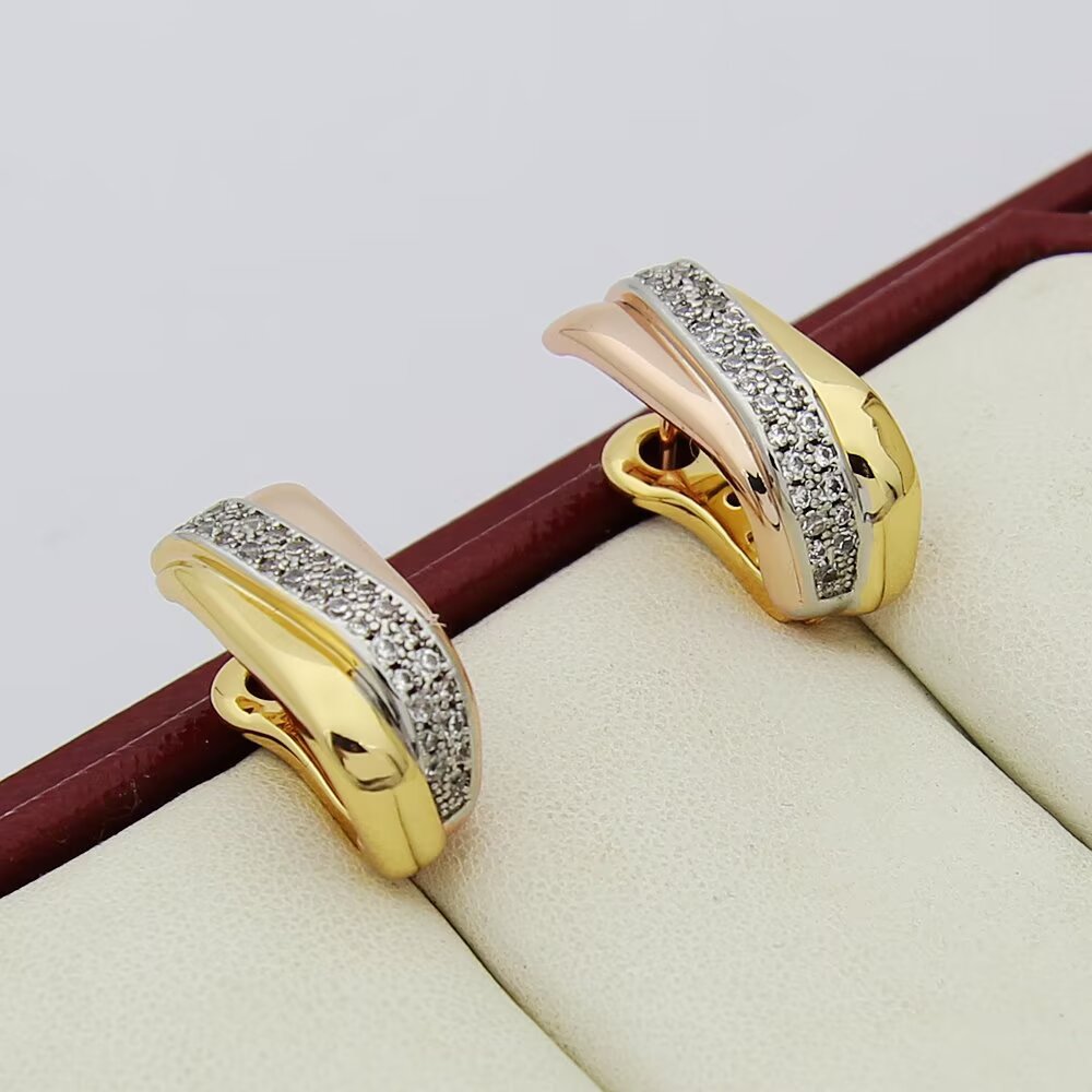 Cartier Cartier卡地亚方型三色三环耳钉。亚金材质 精工版本 小巧百搭 logo 电镀18k金 三色耳钉