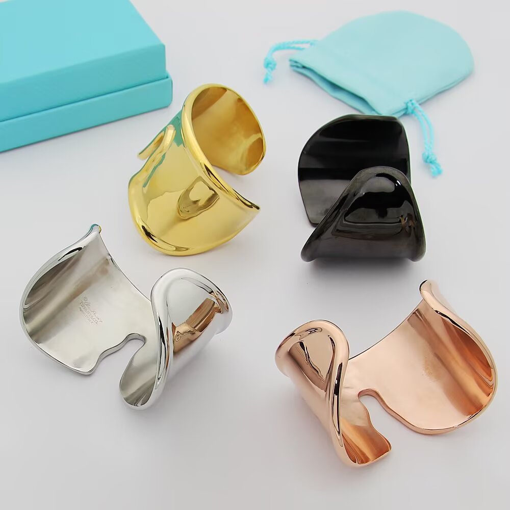 Tiffany & Co. Tiffany蒂芙尼手镯不规则光面手镯 设计 简洁 彰显 优雅 低调绽放自信 非常细腻而夺目