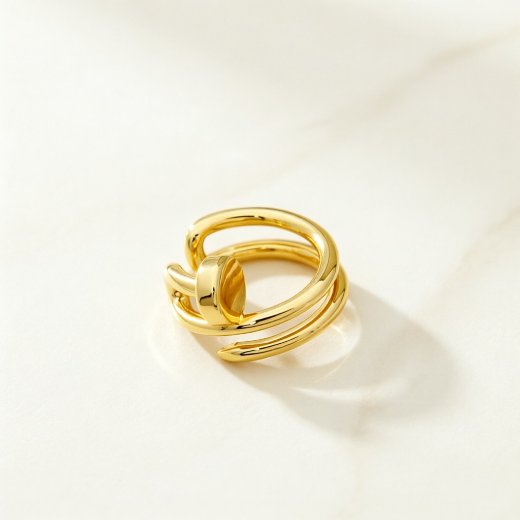 Cartier 卡地亚耳钉 单钉子耳夹耳扣 亚金材质，刻有logo 钉子耳扣