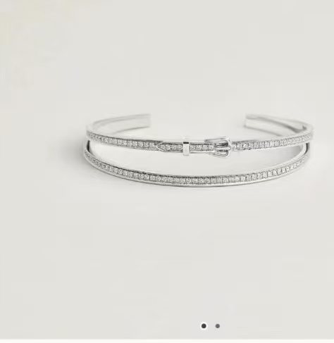 Hermès 爱马仕 双层H满钻皮带扣手镯 亚金材质镀金，精工镶嵌高碳钻上身真的赞爆