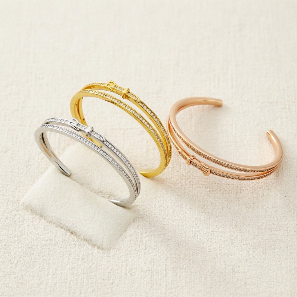 Hermès 爱马仕 双层H满钻皮带扣手镯 亚金材质镀金，精工镶嵌高碳钻上身真的赞爆