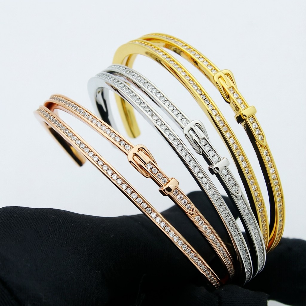 Hermès 爱马仕 双层H满钻皮带扣手镯 亚金材质镀金，精工镶嵌高碳钻上身真的赞爆
