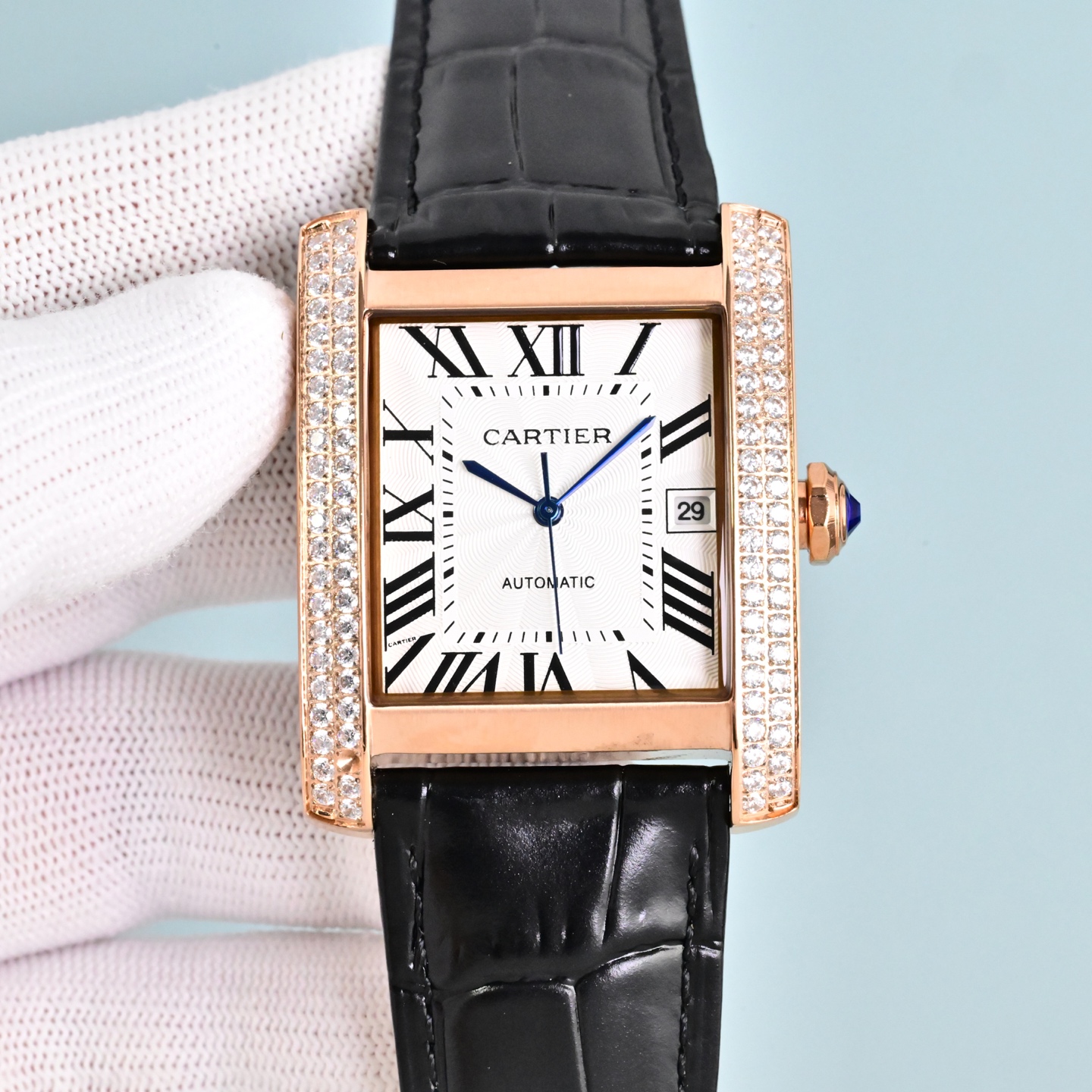NO:881980,Tank White Light Rose Light Diamond Ring 40 Cartier Watch Alternative War Interpretation Detailed Cartier Tank Series KK1 Square Watch is a model of the Cartier Tank series KK1 square watch. The fully automatic mechanical men's watch is equipped with an imported mechanical movement. The entire case is made of 316L stainless steel to create fine polishing technology (zero repairs)...Swiss machine quality super waterproof sapphire glass back design, size male 35mmx11mm  .The appearance and appearance are the same. Unique and original. The best luxury recommendation for gift giving. Please look for the exclusive quality,,cartier,cartier19860909坦克 白光 玫光钻圈40 卡地亚(Cartier)手表另类战争解读细数卡地亚坦克系列KK1方形手表的典范,全自动机械男表款搭载进口机械机芯,整表壳套采用316L精钢壳,打造精细的打磨技术（零返修）……瑞士机质量超强防水蓝宝石玻璃背透设计,尺寸男35mmx11mm .表里如一独具匠心送礼最佳奢华推荐请认准独家品质,,cartier,cartier,Watch