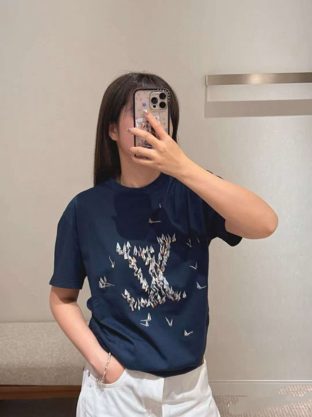 模特上身效果图。