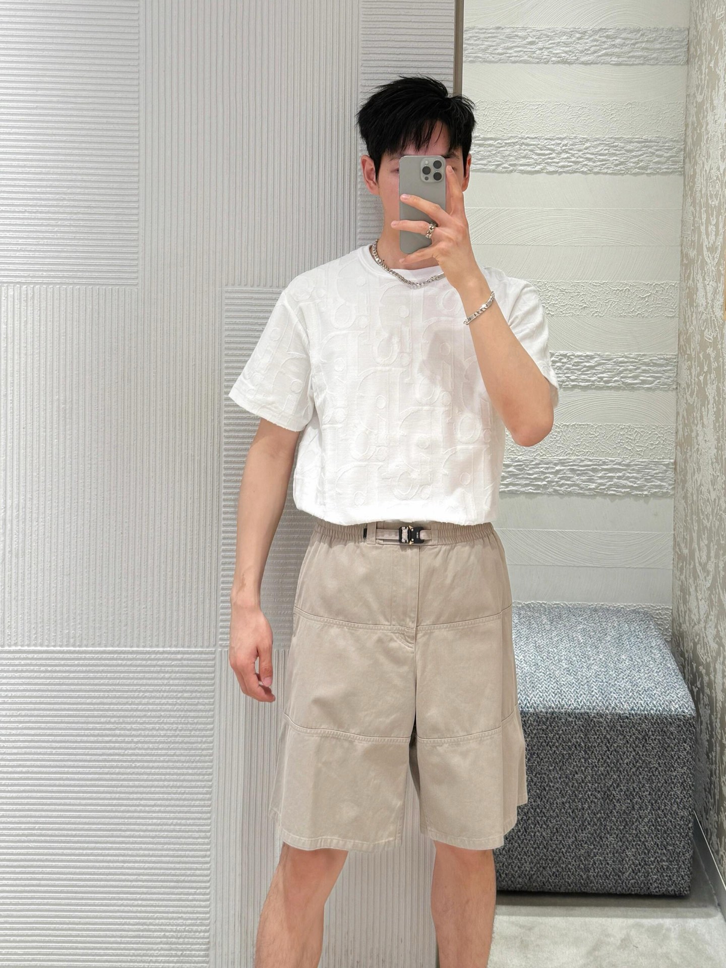 模特上身效果图。