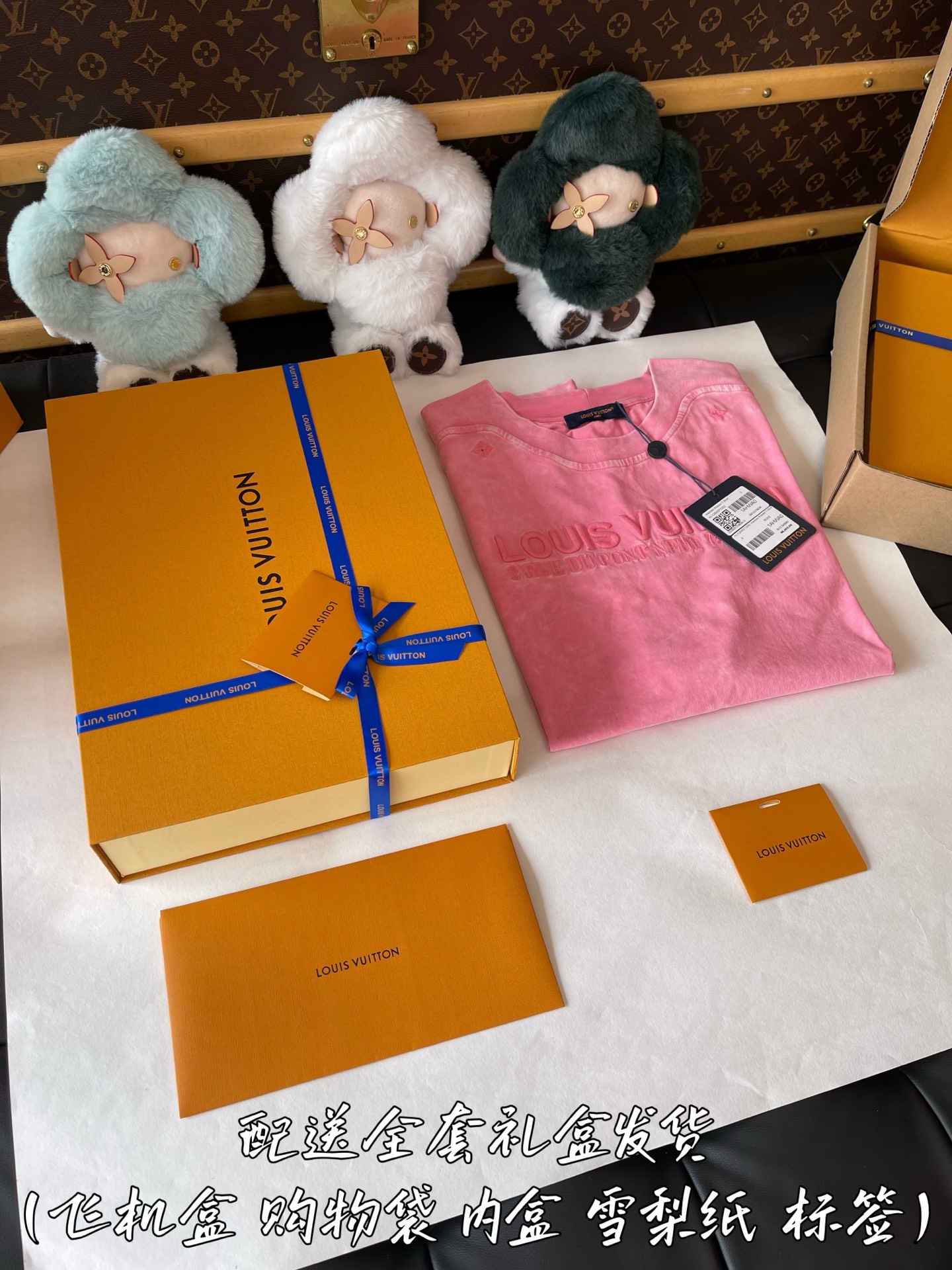 加💰升级全套礼盒发货
细节图请品鉴 无滤镜实拍
好的东西 不需要花里胡哨吹嘘飞机盒 购物袋 礼盒 丝带 卡片 雪梨纸
官网配件 给你官网购物的体验感