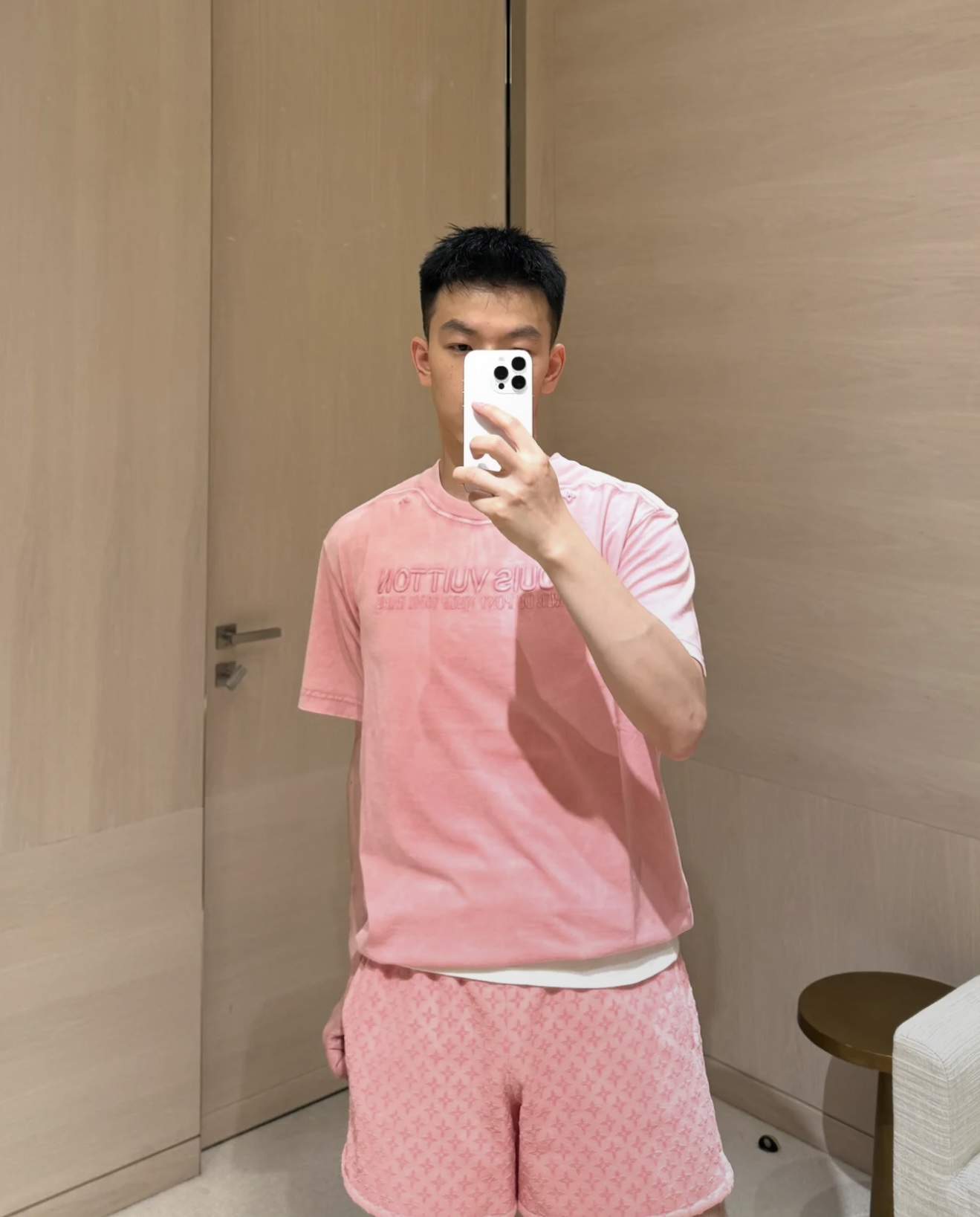模特上身效果图。