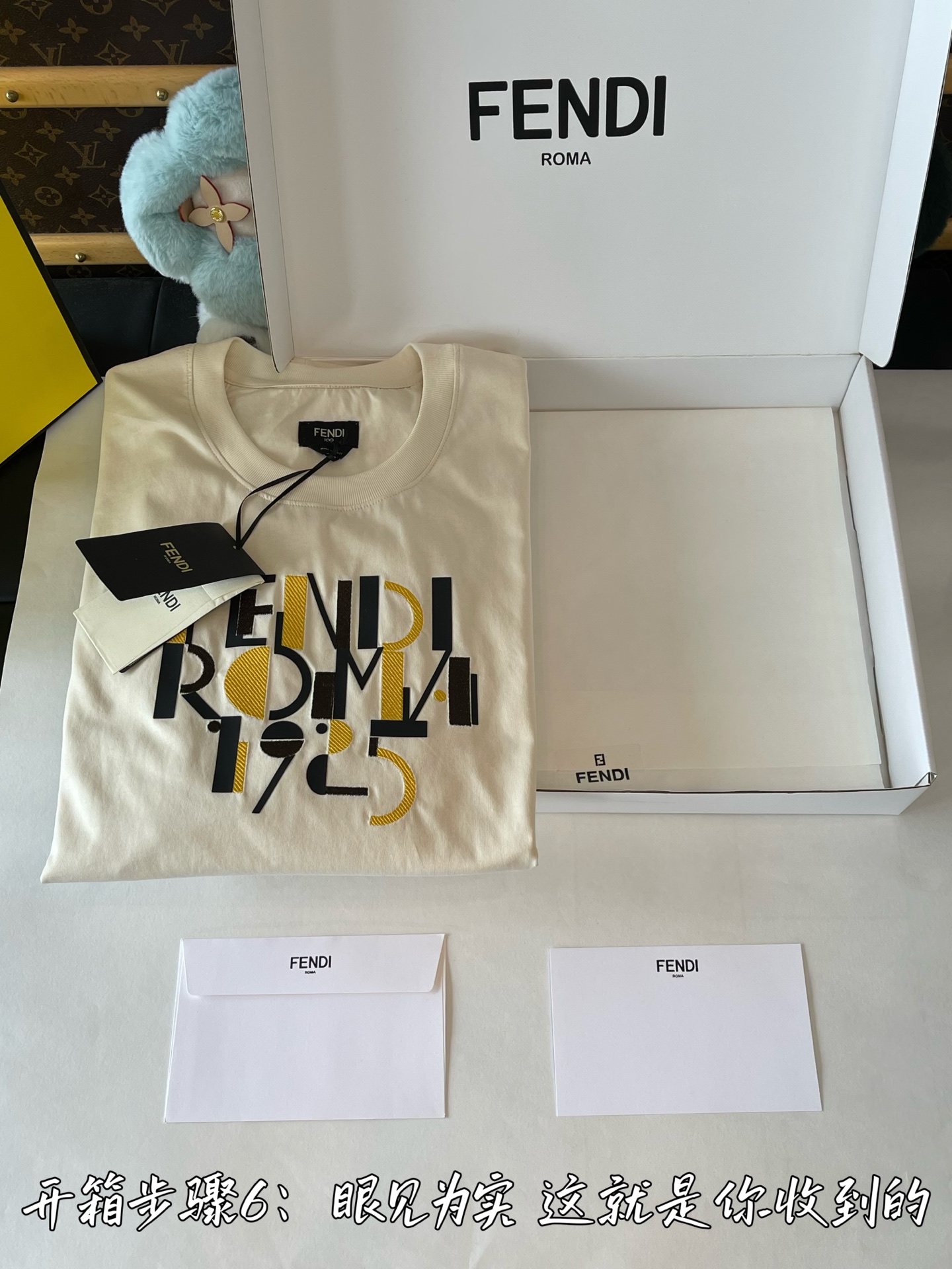 加💰升级全套礼盒发货
细节图请品鉴 无滤镜实拍
好的东西 不需要花里胡哨吹嘘飞机盒 购物袋 礼盒 丝带 卡片 雪梨纸
官网配件 给你官网购物的体验感
