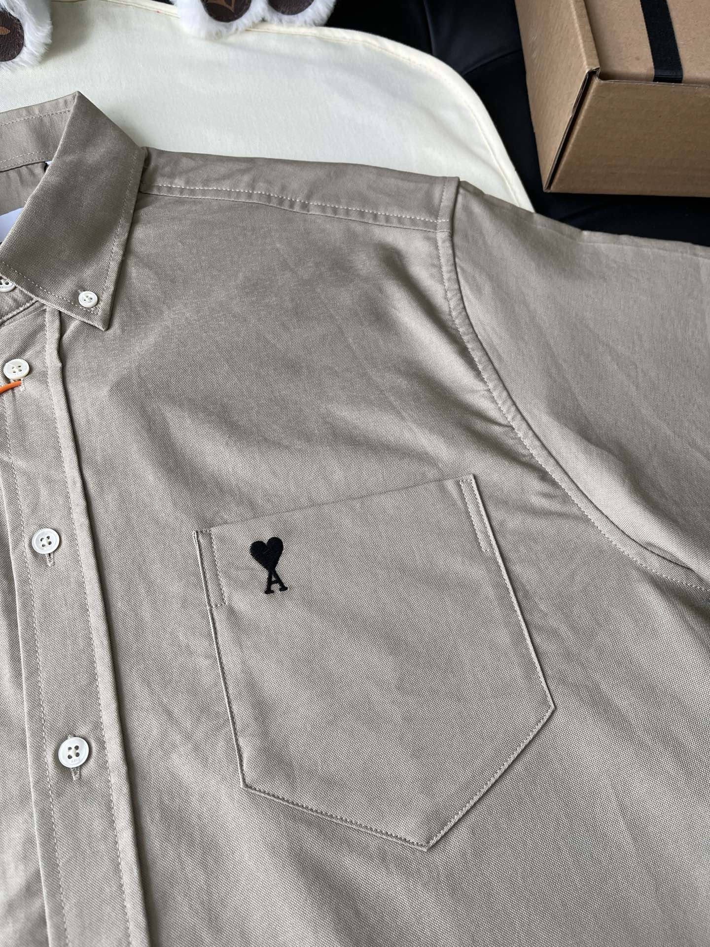 Heart-A Pocket Short-Sleeve Shirt — product photograph