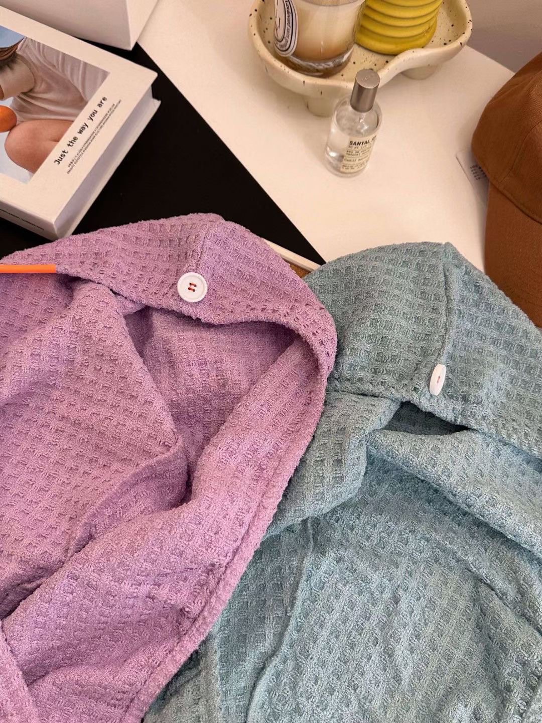 反正我觉得这个东西一定要有几条 我去年就入手过这款 好用是真的 跟平时用的干发帽效果完全不一样 5