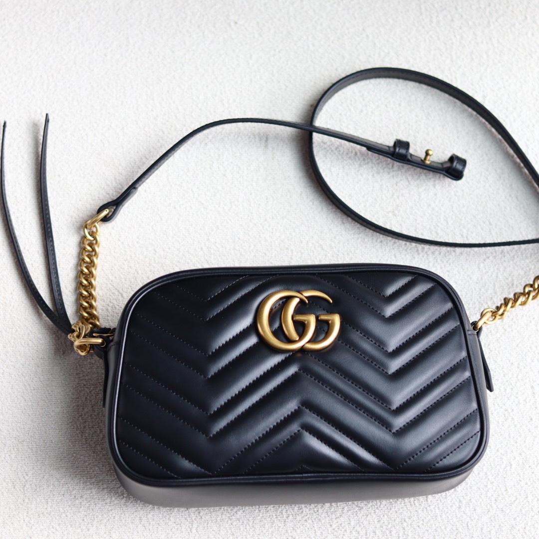 P330 (cuero original) De la serie original GG Marmont, un diseño elegante y refinado que ha conquistado el corazón de m…