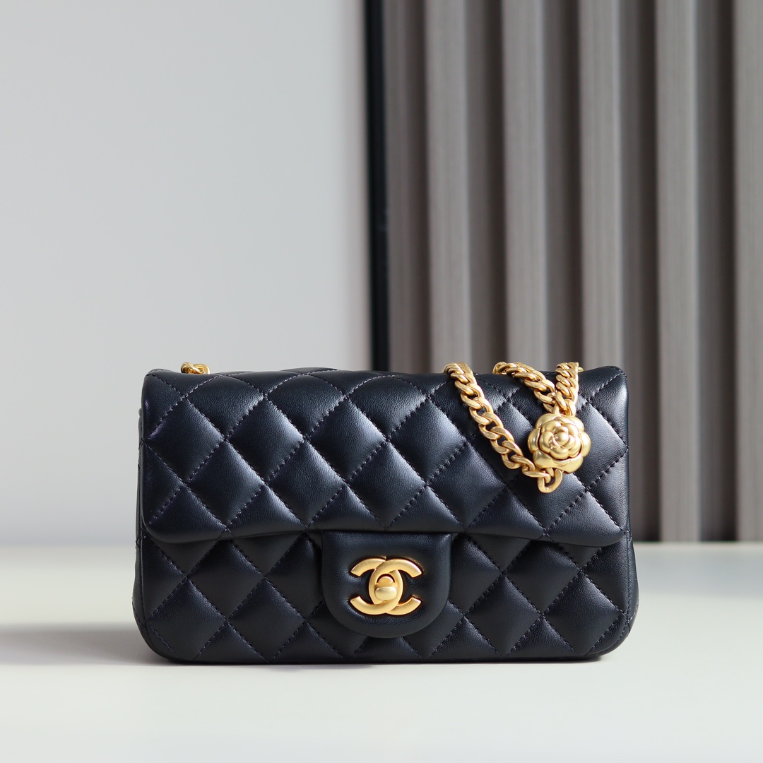 23S primavera y verano nuevo modelo Camellia mini negro ➿ El gran éxito de esta temporada, la forma clásica del bolso e…