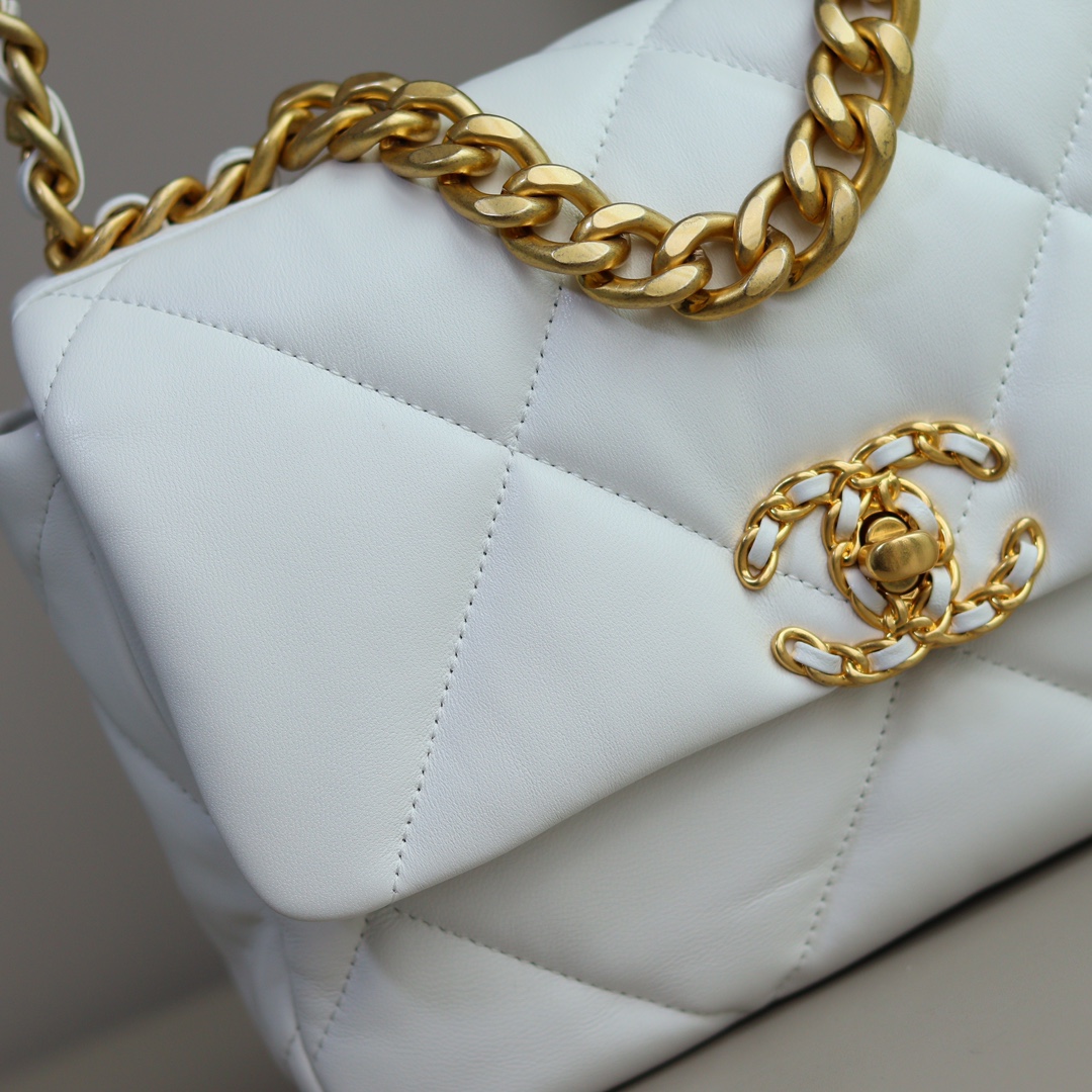 Blanco🤍26cm pequeño con herraje dorado【Más detalles】Los detalles del herraje son de una calidad superior, con un senti…