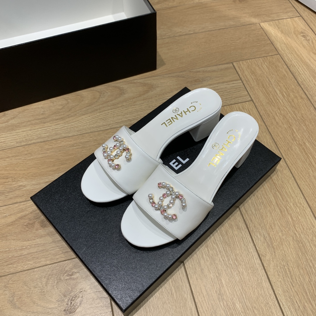 NO:229498,* 24 hits!  Counter [authentic level] version!  !  Buy it now!  Show styles must be included. Supermodels and celebrities have purchased them one after another. Their beautiful feet show their graceful looks, and the sexy fefl is full. It’s right to buy them. This series is now available for sale!  Color: Seven-color upper: Cowhide foot pad: Sheepskin Outsole: Italian leather outsole Heel height: 1.5cm4.5cm Official catalog Number of sizes 35-39 (40 41 customized), slippers, slippers, cowhide, sheepskin, Leather soles19860909* 24大爆款！ 专柜【正品级】版本！！ 立马购入！秀款必入系,名模、名媛纷纷购入,上脚绝美尽显婀娜多姿,性感fefl拉满～遇到买就对啦,本系列现已登陆发售！ 颜色:七色鞋面: 牛皮 垫脚:羊皮 大底:意大利真皮大底 跟高:1.5cm4.5cm 官方目录 码数35-39( 40 41 定做),拖鞋,slippers,cowhide,sheepskin,Leather soles,Women's Shoes