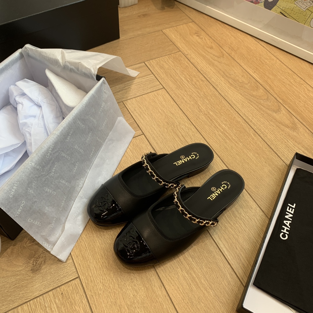 NO:231341,The new 25Ss summer Chane* small half-drag is the standard summer. This slipper can actually look so good. Grandma Xiang’s design is indeed very extraordinary!  It feels like a lazy and wealthy!  Upper lambskin inner sheepskin sole genuine leather sole size 35-39 (40 custom made without return or exchange), semi-torque, chanel, slippers, sheepskin1986090925Ss夏季新款Chane*小香半拖 半拖就是夏天的标配,这款拖鞋居然能做到这么好看 香奶奶的设计果然很不一般！就有这种慵懒又富贵的感觉！ 鞋面小羊皮 内里羊皮内里 鞋底真皮鞋底 码数35-39（40定制不退换）,半拖,chanel,slippers,sheepskin,Women's Shoes