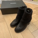 🍀2024 small fragrance short boots, a must-have item for this autumn and winter! ! Chanel's autumn and winter heavy industry hot short boots, Xiaohongshu strongly recommended, no matter how you match it, it looks good, fashionable essence is essential, Chanel's women love simple but irresistible matching to show unique styles, free mixing and matching shines in place ⚡️⚡️⚡️Female Grandma's fashion pace! ! ! Exquisite details enlarge ✔Original mold opening hardware buckle ✔Top version purchasing level creation & upper adopts original fur integrated, wool footbed, Italian genuine leather outsole heel height: 6cm size 35-39 (ordered by 40/41) 1 🍀2024 small fragrance short boots, a must-have item for this autumn and winter! ! Chanel’s autumn and winter heavy industry hot short boots, Xiaohongshu strongly recommended, no matter how you match it, it looks good, fashionable essence is essential, Chanel’s women love simple but irresistible matching to show unique styles, free mixing and matching shines in place ⚡️⚡️⚡️Female Grandma’s fashion pace! ! ! Exquisite details enlarge ✔Original mold opening hardware buckle ✔Top version purchasing level creation & upper adopts original fur integrated, wool footbed, Italian genuine leather outsole heel height: 6cm size 35-39 (ordered by 40/41)
