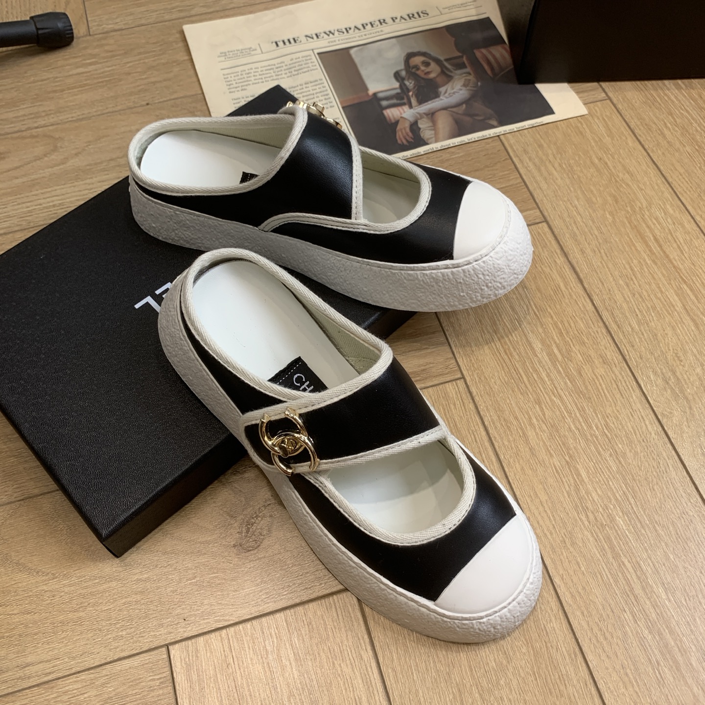 Chanel 24P Ballerina Flats with Chain Detail - Comfortable & Stylish 8 i1744922031933 875 0 6