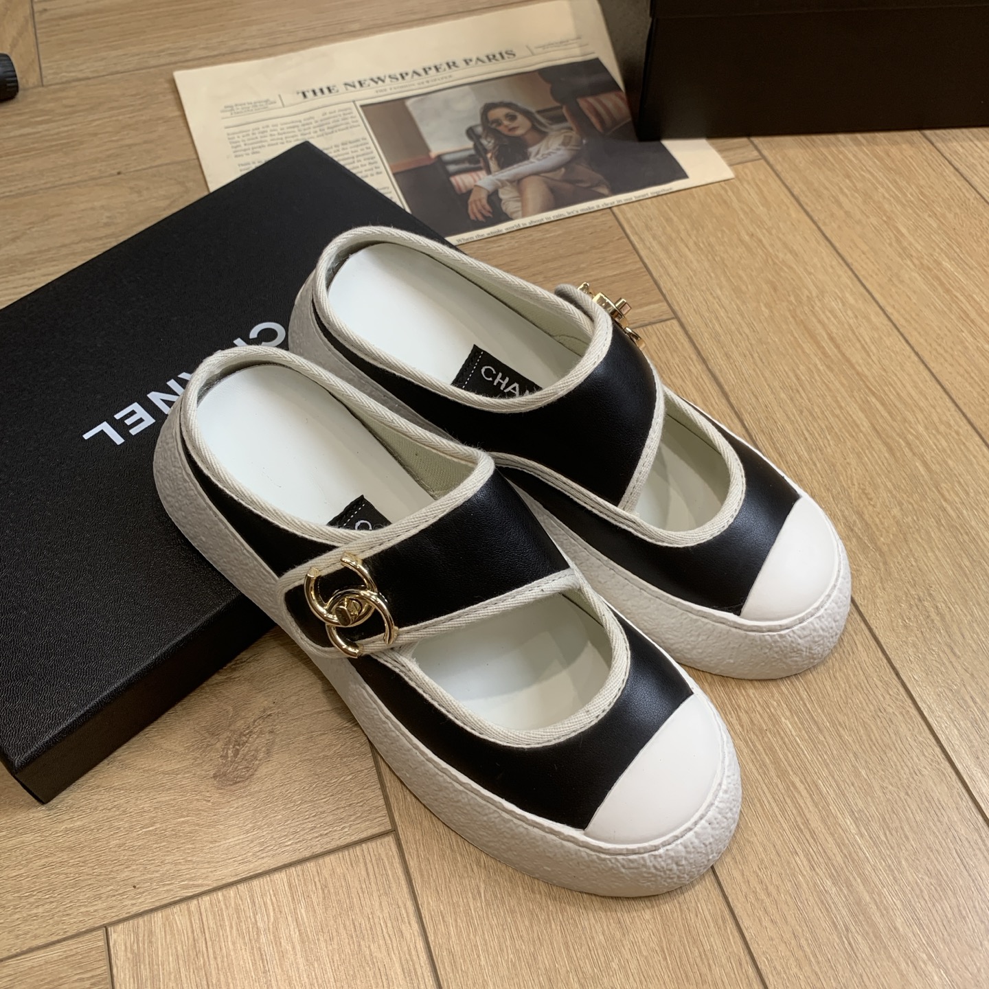 Chanel 24P Ballerina Flats with Chain Detail - Comfortable & Stylish 2 i1744922031969 463 0 5