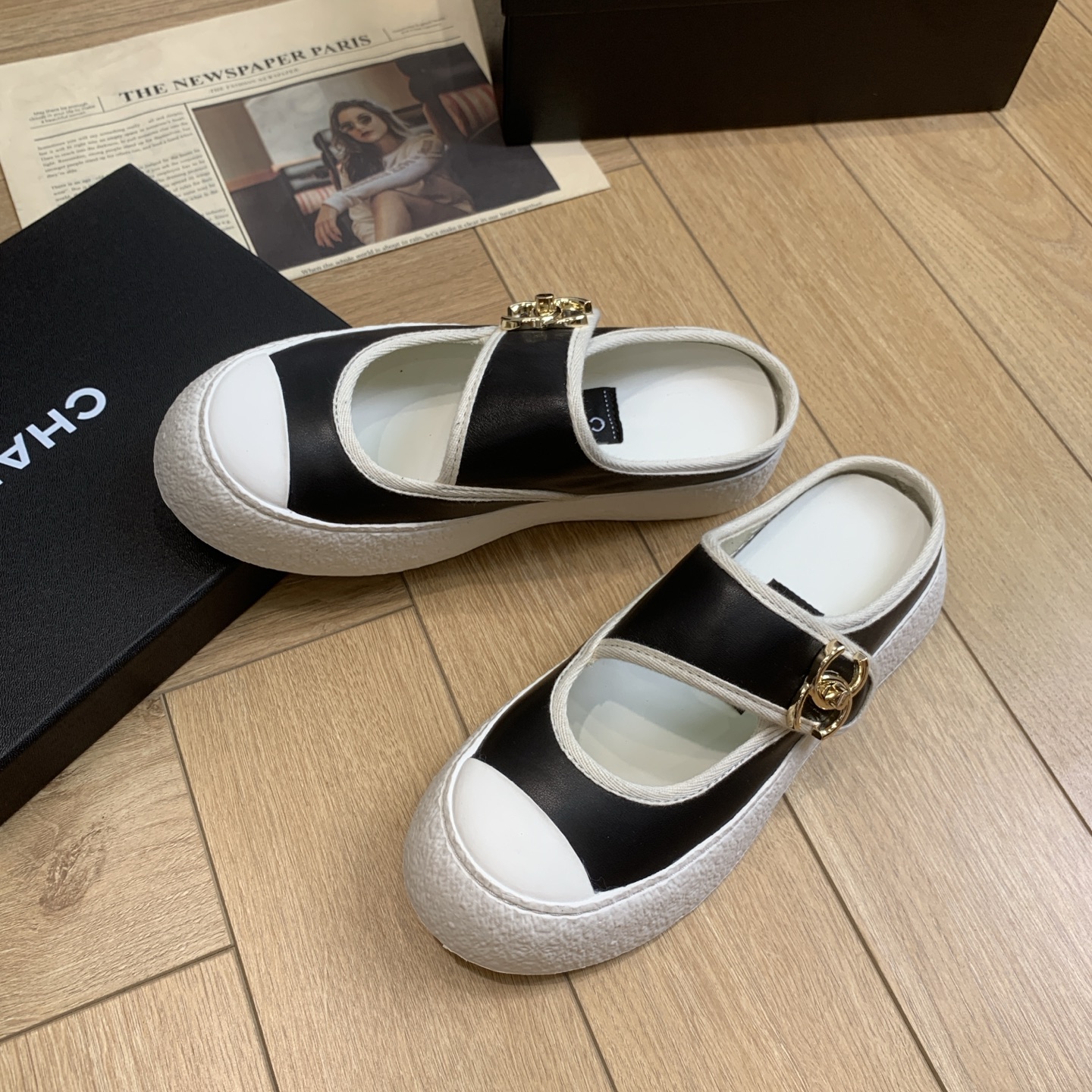 Chanel 24P Ballerina Flats with Chain Detail - Comfortable & Stylish 7 i1744922031985 8859 0 4