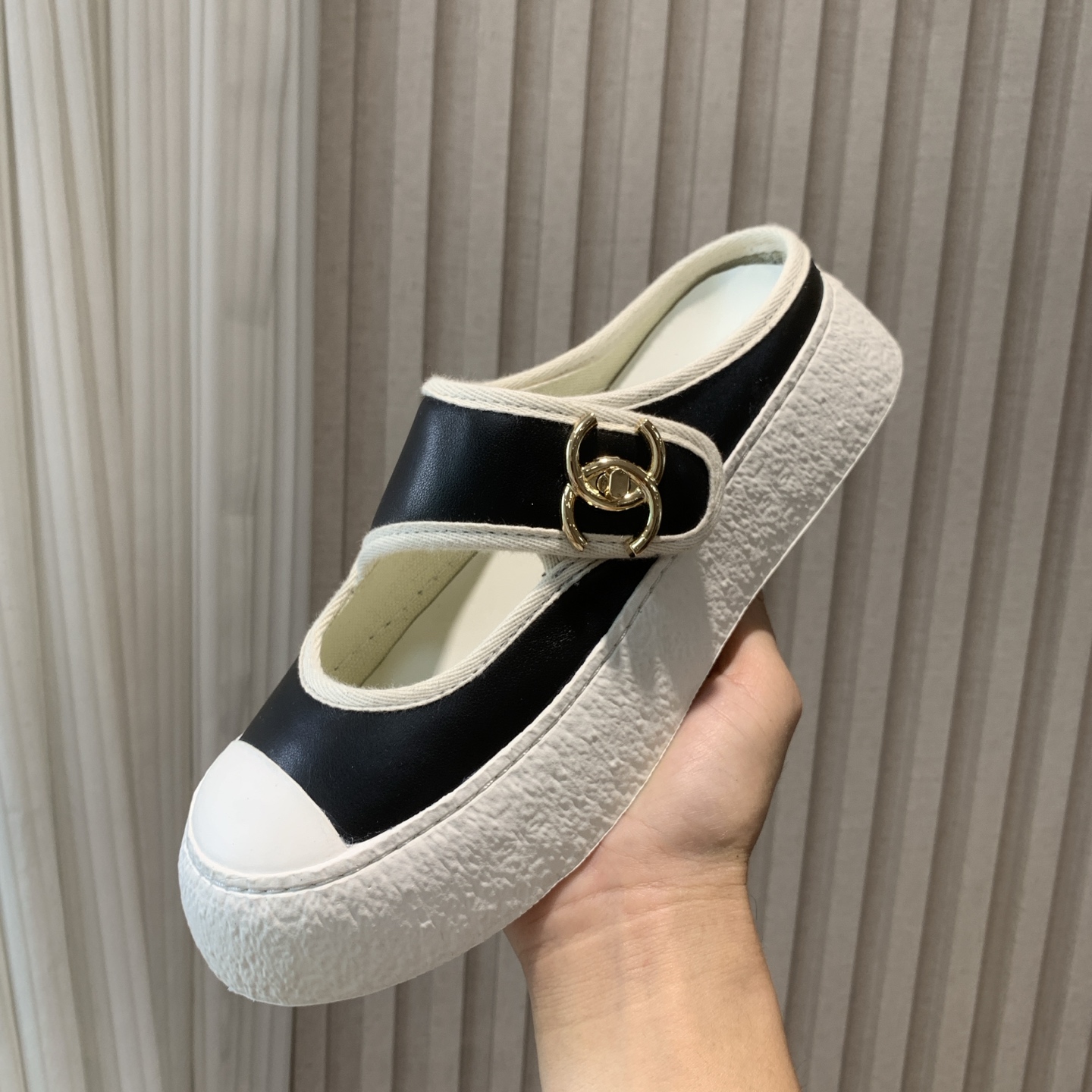 Chanel 24P Ballerina Flats with Chain Detail - Comfortable & Stylish 3 i1744922032037 7594 0 0