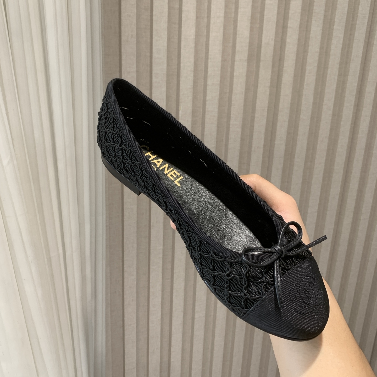 NO:262146,CHANE*｜Xiaoxiang 25P Spring and Summer New Product Lafite Ballet Shoes Eternal Classics Full of Celebrity and Grandma Xiang is the leader in the fashion industry. I believe that I am familiar with this shoe shape. I have always had a special liking for this shoe shape regardless of season~ In my heart, she is a lady herself, gentle herself, temperament, and temperament. Every color is closed. You can't miss the series. If you can be classic, it must have its irresistible charm. The upper is made of original custom material. The inner foot pads are all sheepskin. Italian imported cowhide. Heel height is 1.5cm zesi35-39 (customized on 40/41), ballet shoes, chanel, espadrilles, cowhide, sheepskin19860909CHANE*｜小香25P春夏新品 拉菲草编芭蕾舞鞋 永恒的经典 名媛气质十足 香奶奶事时尚界当仁不让的领头人物 想必看到它的样子已经再熟悉不过了 我对这个鞋型一直是情有独钟不分季节哒～ 在我心里她就是淑女本人、温柔本人、 气质本人每个颜色都闭眼人不会错系列一 能做到经典一定是有它不可抵挡的魅力 鞋面采用原版定制材质 内里垫脚均为羊皮 意大利进口牛皮大底 跟高1.5cm zesi35-39（40/41定制）,芭蕾舞鞋,chanel,espadrilles,cowhide,sheepskin,Women's Shoes