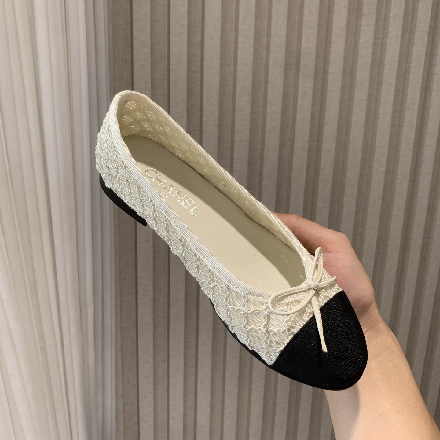 NO:262149,CHANE*｜Xiaoxiang 25P Spring and Summer New Product Lafite Ballet Shoes Eternal Classics Full of Celebrity and Grandma Xiang is the leader in the fashion industry. I believe that I am familiar with this shoe shape. I have always had a special liking for this shoe shape regardless of season~ In my heart, she is a lady herself, gentle herself, temperament, and temperament. Every color is closed. You can't miss the series. If you can be classic, it must have its irresistible charm. The upper is made of original custom material. The inner foot pads are all sheepskin. Italian imported cowhide. Heel height is 1.5cm zesi35-39 (customized on 40/41), ballet shoes, chanel, espadrilles, cowhide, sheepskin19860909CHANE*｜小香25P春夏新品 拉菲草编芭蕾舞鞋 永恒的经典 名媛气质十足 香奶奶事时尚界当仁不让的领头人物 想必看到它的样子已经再熟悉不过了 我对这个鞋型一直是情有独钟不分季节哒～ 在我心里她就是淑女本人、温柔本人、 气质本人每个颜色都闭眼人不会错系列一 能做到经典一定是有它不可抵挡的魅力 鞋面采用原版定制材质 内里垫脚均为羊皮 意大利进口牛皮大底 跟高1.5cm zesi35-39（40/41定制）,芭蕾舞鞋,chanel,espadrilles,cowhide,sheepskin,Women's Shoes