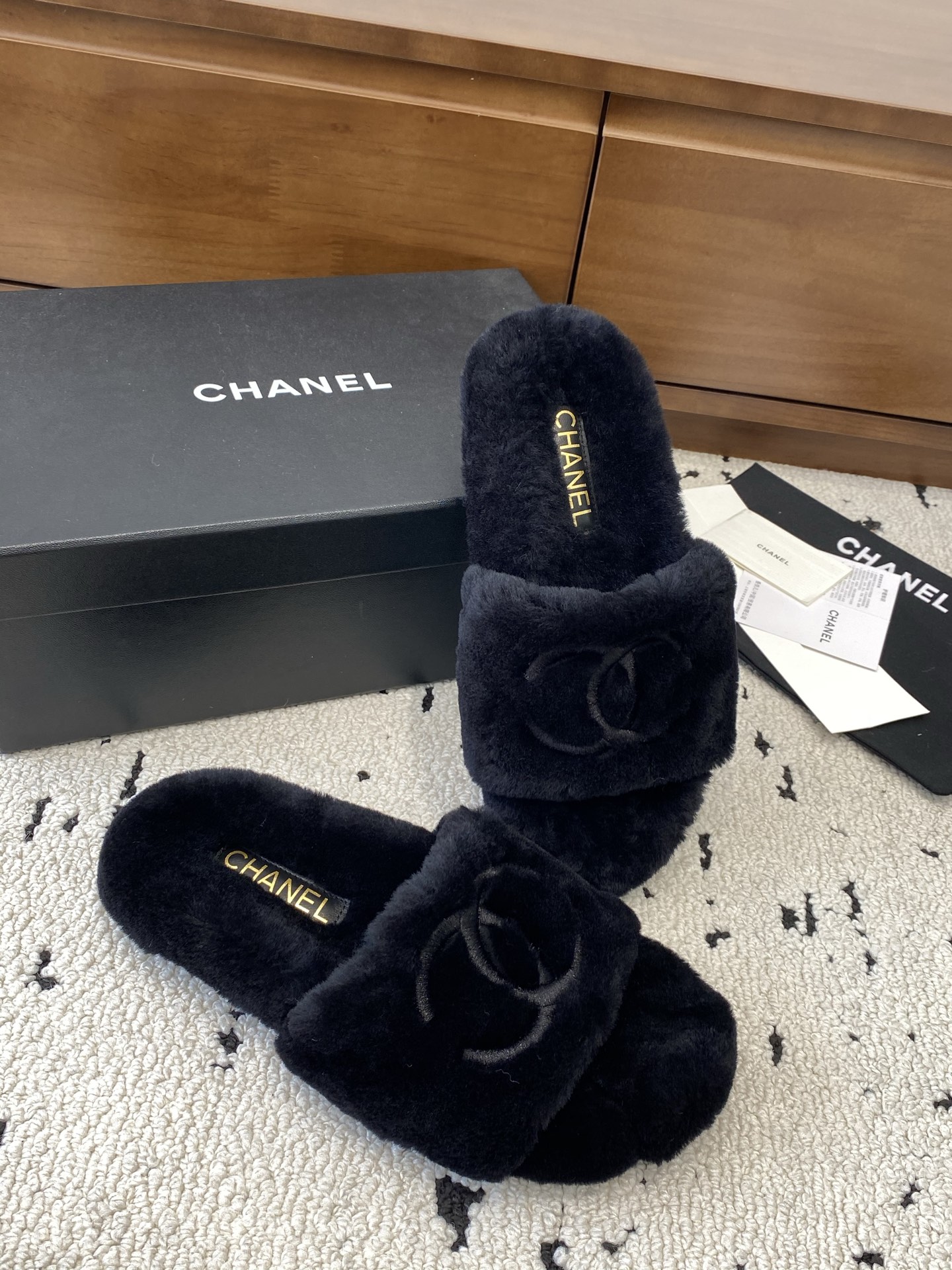 NO:535164,High-version CHANEL｜Chanel Xiaoxiang 25C autumn and winter new product, low-heel round toe flat-soled fur drag, full of retro style, delicate shoe shape, looks very pleasing, big toe, the foot is also thin, slender, classic double G electric embroidery, shoe shape is very atmospheric and fashionable, the foot is very elegant, the upper is imported lamb wool, the inner wool is real inside, super comfortable, imported Italian lamb wool, footbed wool Size 35-39 (customized on 40/41) Buy now Buy now Buy now Buy now Buy now Buy now Buy now Buy now Buy now Buy now Buy now Buy now Buy now Buy now Buy now Buy now Buy now Buy now Buy now Buy now Buy now Buy now Buy now Buy now Buy now Buy now Buy now Buy now Buy now Buy now Buy now Buy now Buy now Buy now Buy now Buy now Buy now Buy now Buy now Buy now Buy now Buy now Buy now Buy now Buy now Buy now Buy now Buy now Buy now Buy now Buy now Buy now Buy now Buy now Buy now Buy now Buy now Buy now Buy now Buy now Buy now Buy now Buy now Buy now Buy now Buy now Buy now Buy now Buy now Buy now Buy now Buy now Buy now Buy now Buy now Buy now Buy now Buy now Buy now Buy now Buy now Buy now Buy now Buy now Buy now Buy now Buy now Buy now Buy now Buy now Buy now Buy now Buy now Buy now Buy now Buy now Buy now Buy now Buy now Buy now Buy now Buy now Buy now Buy now Buy now Buy now Buy now Buy now Buy now Buy now Buy now Buy now Buy now Buy now Buy now Buy now Buy now Buy now Buy now Buy now19860909高版本 CHANEL｜香奈儿小香25C秋冬新品 低跟圆头平底毛毛拖 满满的复古风 秀气的鞋型 看着就很讨喜 大大的鞋头 衬托脚也变得瘦瘦的 显得修长 经典双G电绣 鞋型特别大气时髦 上脚很显气质 鞋面采用进囗羊羔毛 内真羊毛内里,超级舒服 意大利进口羊羔毛,垫脚羊毛 尺码35-39（40/41定制）   立即抢购 立即抢购 立即抢购 立即抢购 立即抢购 立即抢购 立即抢购,毛毛鞋拖鞋,chanel,chanel,slippers,Women's Shoes