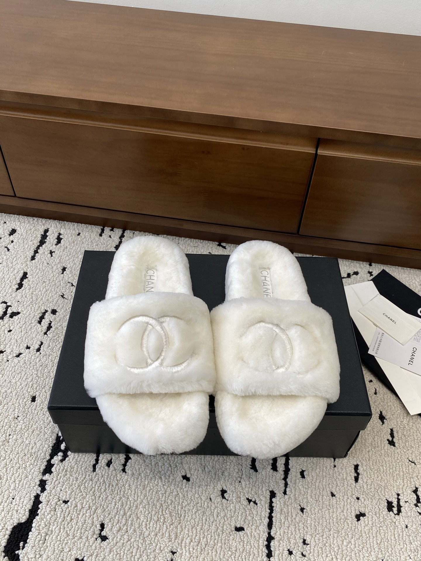 NO:535168,High-version CHANEL｜Chanel Xiaoxiang 25C autumn and winter new product, low-heel round toe flat-soled fur drag, full of retro style, delicate shoe shape, looks very pleasing, big toe, the foot is also thin, slender, classic double G electric embroidery, shoe shape is very atmospheric and fashionable, the footwear shows temperament, the upper is imported lamb wool, the inner real wool inner lining, super comfortable, imported Italian lamb wool, footbed wool Size 35-39 (customized by 40/41) Buy now Buy now Buy now Buy now Buy now Buy now Buy now Buy now Buy now Buy now Buy now Buy now Buy now Buy now Buy now Buy now Buy now Buy now Buy now Buy now Buy now Buy now Buy now Buy now Buy now Buy now Buy now Buy now Buy now Buy now Buy now Buy now Buy now Buy now Buy now Buy now Buy now Buy now Buy now Buy now Buy now Buy now Buy now Buy now Buy now Buy now Buy now Buy now Buy now Buy now Buy now Buy now Buy now Buy now Buy now Buy now Buy now Buy now Buy now Buy now Buy now Buy now Buy now Buy now Buy now Buy now Buy now Buy now Buy now Buy now Buy now Buy now Buy now Buy now Buy now Buy now Buy now Buy now Buy now Buy now Buy now Buy now Buy now Buy now Buy now Buy now Buy now Buy now Buy now Buy now Buy now Buy now Buy now Buy now Buy now Buy now Buy now Buy now Buy now Buy now Buy now Buy now Buy now Buy now Buy now Buy now Buy now Buy now Buy now Buy now Buy now Buy now Buy now Buy now Buy now Buy now Buy now Buy now Buy now Buy19860909高版本 CHANEL｜香奈儿小香25C秋冬新品 低跟圆头平底毛毛拖 满满的复古风 秀气的鞋型 看着就很讨喜 大大的鞋头 衬托脚也变得瘦瘦的 显得修长 经典双G电绣 鞋型特别大气时髦 上脚很显气质 鞋面采用进囗羊羔毛 内真羊毛内里,超级舒服 意大利进口羊羔毛,垫脚羊毛 尺码35-39（40/41定制）   立即抢购 立即抢购 立即抢购 立即抢购 立即抢购 立即抢购 立即抢购 立即抢购,毛毛鞋拖鞋,chanel,chanel,slippers,Women's Shoes