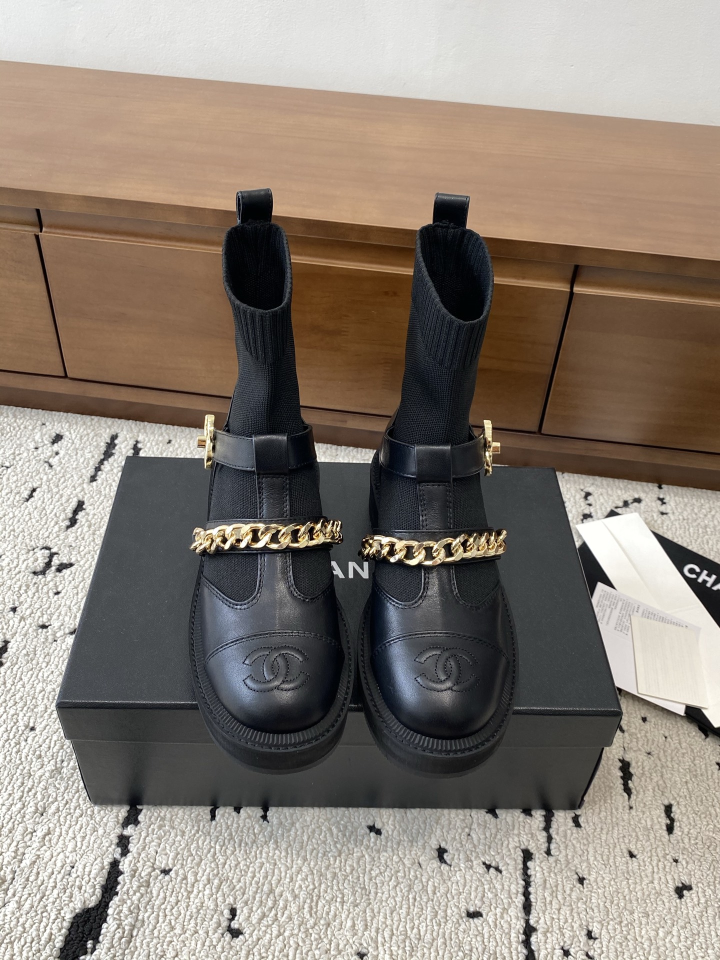 NO:535176,The high-version CHANEL 2025s autumn and winter series short boots are made of imported cowhide, with an external height of 5cm, which makes the legs look long, and Chanel socks are used on the boot barrel. Xiao Meimei especially likes it. This is a popular style created by Chanel this autumn and winter. With the entire boot barrel, classic chain and schoolbag buckle, full-grain cowhide, it uses the elasticity of socks, easy to wear, and super comfortable to wear. This autumn and winter must-have for lazy people. The upper material is imported cowhide with anti-rust metal chain. Consistently authentic. The original Italian anti-slip rubber sole. Size: 35-40 (40 custom made without return or exchange) Buy now. Buy now. Buy now. Buy now. Buy now. Buy now. Buy now. Buy now. Buy now. Buy now. Buy now. Buy now. Buy now. Buy now. Buy now. Buy now. Buy now. Buy now. Buy now. Buy now. Buy now. Buy now. Buy now. Buy now. Buy now. Buy now. Buy now. Buy now. Buy now. Buy now. Buy now. Buy now. Buy now. Buy now. Buy now. Buy now. Buy now. Buy now. Buy now. Buy now. Buy now. Buy now. Buy now. Buy now. Buy now. Buy now. Buy now. Buy now. Buy now. Buy now. Buy now. Buy now. Buy now. Buy now. Buy now. Buy now. Buy now. Buy now. Buy now. Buy now. Buy now. Buy now. Buy now. Buy now. Buy now. Buy now. Buy now. Buy now. Buy now. Buy now. Buy now. Buy now. Buy now. Buy now. Buy now. Buy now. Buy now. Buy now. Buy now. Buy now. Buy now.  Buy now, boots, chanel, chanel, boots, cowhide, socks19860909高版本 CHANEL 2025s秋冬系列短靴,釆用进囗牛皮打造,外增高度5cm超显腿长, 靴筒上沿用了香奈儿袜子,小美美特别喜欢,这是香奈儿今年秋冬打造的爆款,加上整个靴筒上配上经典链条和书包扣,全粒面牛皮打造,采用袜子的弹性,容易上脚,上脚超级舒服,今年秋冬懒人必备款 鞋面材质进囗牛皮配防锈金属链条 一致正品 大底原版意大利防滑橡胶大底 码数:35-40(40定做不退不换) 立即抢购 立即抢购 立即抢购 立即抢购 立即抢购 立即抢购 立即抢购 立即抢购 立即抢购 立即抢购,靴子,chanel,chanel,boots,cowhide,socks,Women's Shoes