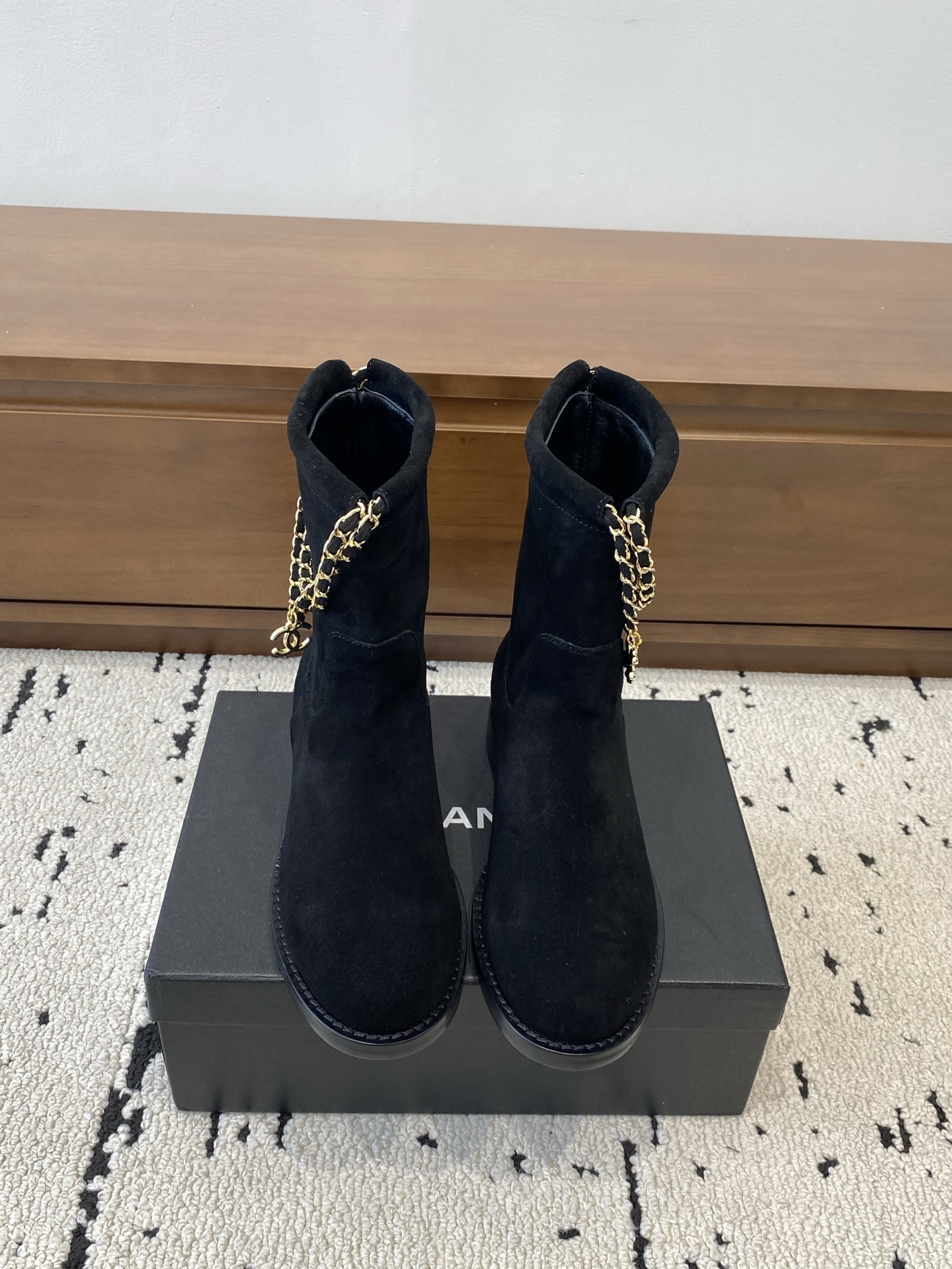 NO:535130,The high-version CHANEL 2025s autumn and winter series thick-soled mid-boots are made of imported cowhide, and a circle of chains is added to the boot mouth, which looks very young. Little Meimei especially likes it. This is a popular style created by Chanel this autumn and winter. In addition, the entire boot is made of full-grain cowhide, which is super comfortable to wear. This autumn and winter must-have. The upper material imported cowhide is sized: 35-40 (40 custom made without return or exchange) Buy now Buy now Buy now Buy now Buy now Buy now Buy now Buy now Buy now Buy now Buy now Buy now Buy now Buy now Buy now Buy now Buy now Buy now Buy now Buy now Buy now Buy now Buy now Buy now Buy now Buy now Buy now Buy now Buy now Buy now Buy now Buy now Buy now Buy now Buy now Buy now Buy now Buy now Buy now Buy now Buy now Buy now Buy now Buy now Buy now Buy now Buy now Buy now Buy now Buy now Buy now Buy now Buy now Buy now Buy now Buy now Buy now Buy now Buy now Buy now Buy now Buy now Buy now Buy now Buy now Buy now Buy now Buy now Buy now Buy now Buy now Buy now Buy now Buy now Buy now Buy now Buy now Buy now Buy now Buy now Buy now Buy now Buy now Buy now Buy now Buy now Buy now Buy now Buy now Buy now Buy now Buy now Buy now Buy now Buy now Buy now Buy now Buy now Buy now Buy now Buy now Buy now Buy now Buy now Buy now Buy now Buy now Buy now Buy now Buy now Buy now Buy now Buy now Buy now Buy now Buy now Buy now Buy now Buy now Buy now Buy now Buy now Buy now Buy now Buy now19860909高版本 CHANEL 2025s秋冬系列厚底中靴,分别用进囗牛皮打造,靴囗上还增加了一圈链条,超显年轻,小美美特别喜欢,这是香奈儿今年秋冬打造的爆款,加上整个靴用全粒面牛皮打造,上脚超级舒服,今年秋冬必备款 鞋面材质进囗牛皮 码数:35-40(40定做不退不换) 立即抢购 立即抢购 立即抢购 立即抢购 立即抢购 立即抢购 立即抢购 立即抢购 立即抢购,靴子,chanel,chanel,boots,cowhide,Women's Shoes