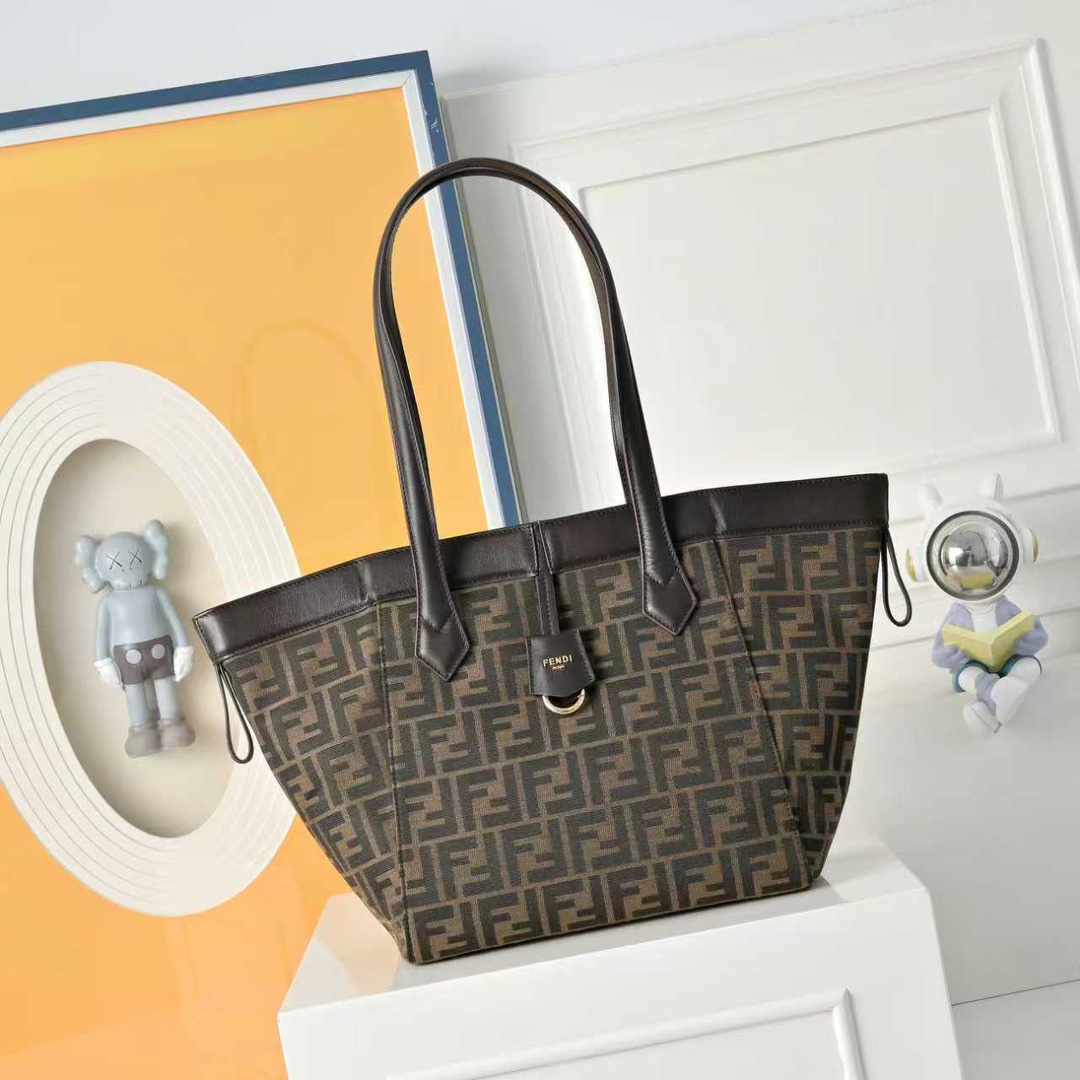 Mediano, 27cm, nuevo bolso plegable Origami de FENDI, material clásico de lona con logotipo FF, inspirado en el arte de…