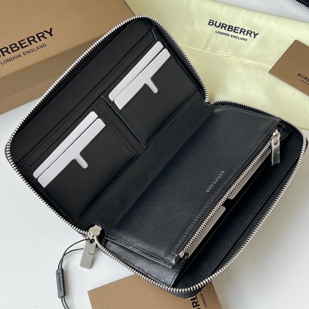 Burberry 下单让利50 大号拉链钱夹 装饰提花精纺的格纹图案 搭配 B 字型拉链头