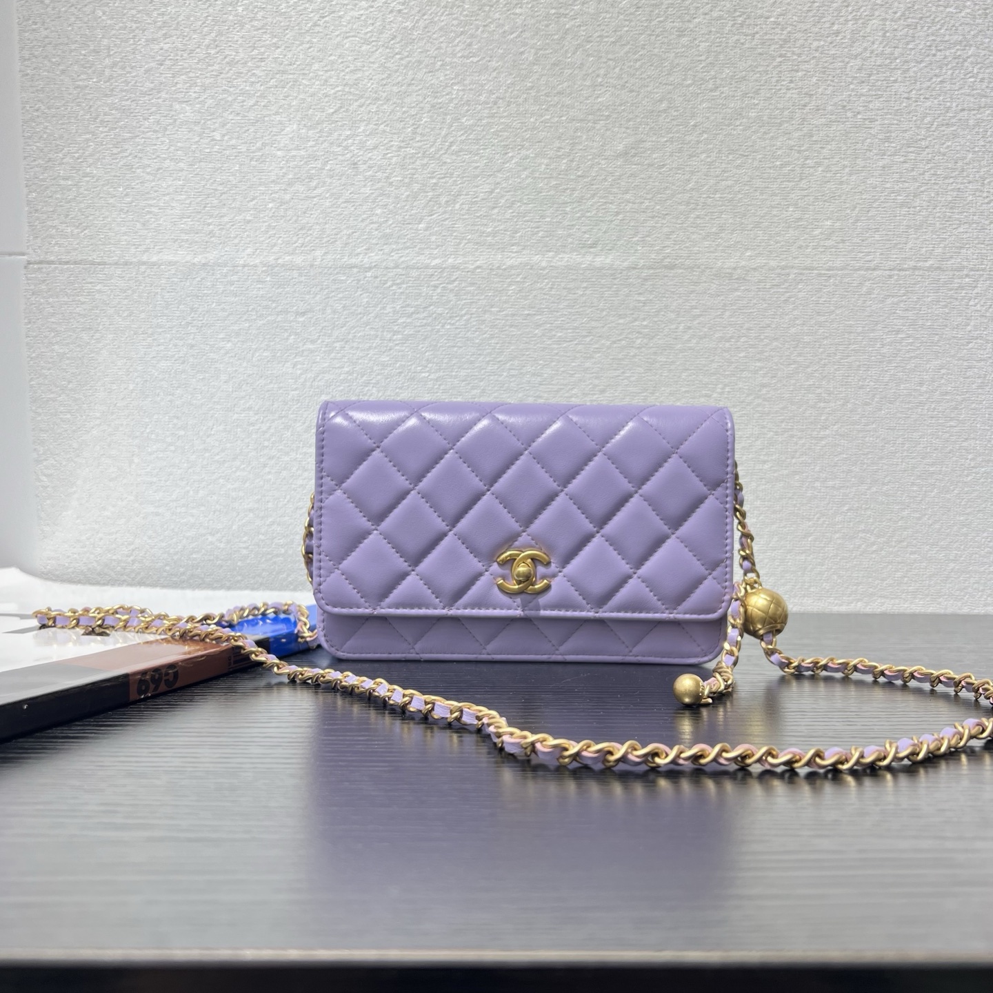 Nuevo color Bolso Woc Fortune Accesorios destacados de bolas de oro pequeñas Longitud de cadena ajustable Piel de corde…