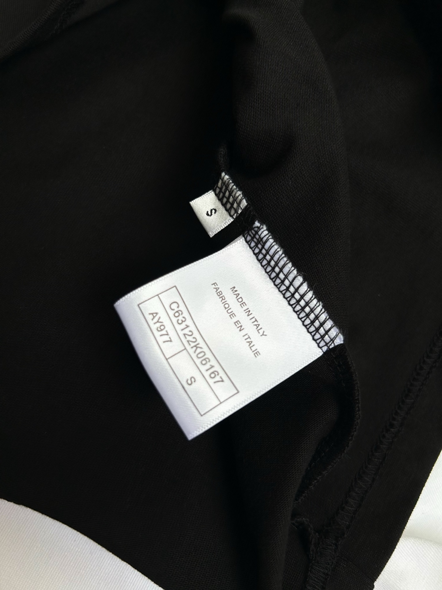 。【香奈儿】工装系列夏日轻盈之选解锁呼吸感纯棉短T重磅硬挺，
当阳光吻上肌肤，一件会呼吸的纯棉短袖才是盛