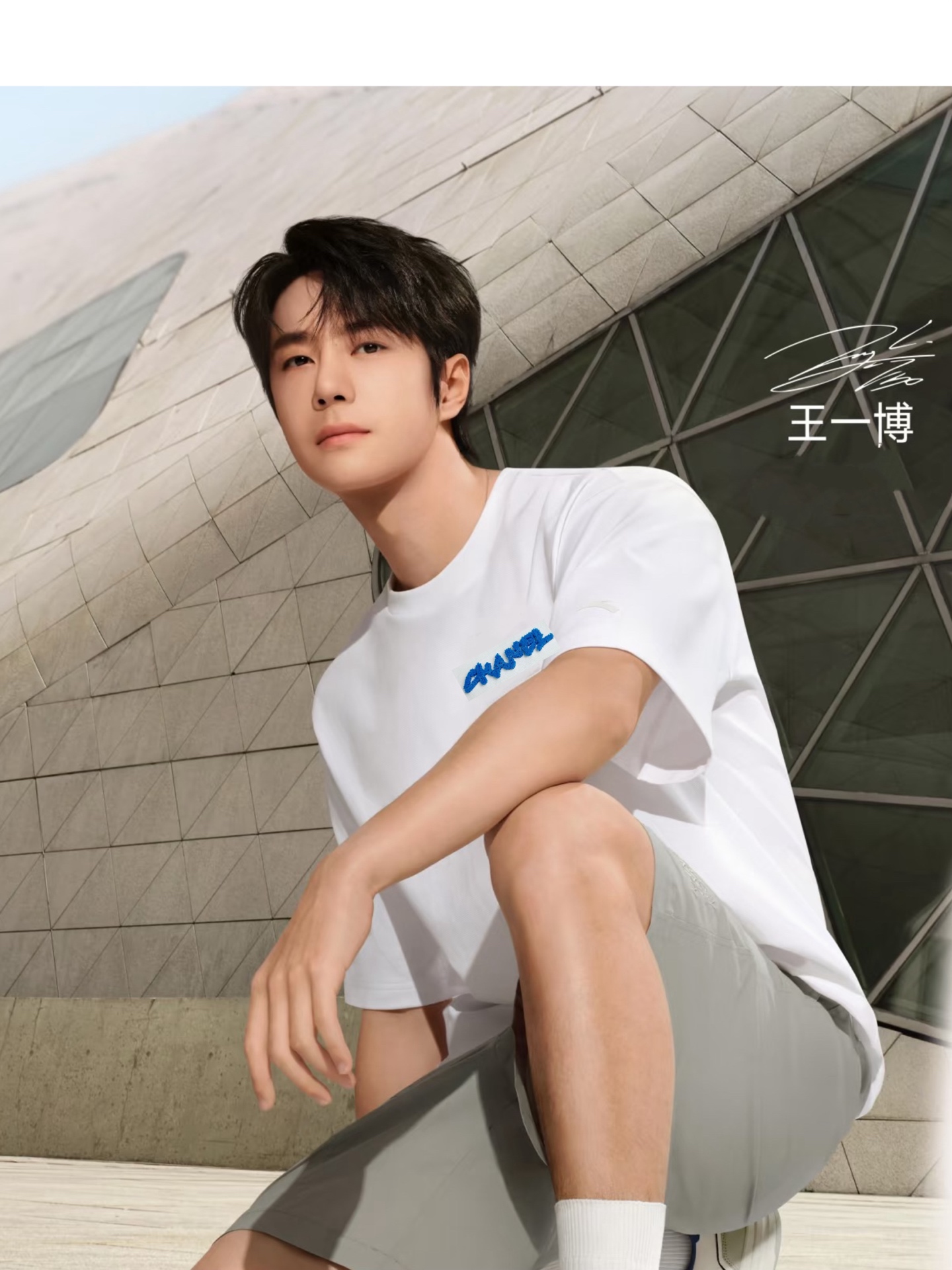 NO:471115,.CHANEL/Chanel series simple style, showing high-end temperament, the essence of men's T-shirts. Choose it, not limited by standards, just because it hits your eyes at that moment. No matter your figure, there is always a T-shirt that can perfectly match you, whether it is a classic or a trendy style, CHANEL/Chanel can meet your needs. No matter what your figure, there is always a T-shirt that can perfectly match you. The same style of fashion brands, men and women, when the sun kisses the skin, a pure cotton short sleeve that can breathe is the gentle answer to midsummer. Select high-quality combed cotton, which is as soft as a cloud, is delicate and fit every inch, and bid farewell to the stuffy and sticky; high-density knitting technology, can't be pilled for a long time, and does not deform, and embraces every moment of life freely. Classic round neck cuts to modify the neck lines, double yarn neck threads  Stylish and unrestrained, easy to match jeans and sweatpants, from commuting to camping, use lazy and casual to interpret the daily high-end feeling. Breathable and not sweaty, light and unrestrained, making coolness and comfort the most suitable companion this summer, black, white, pale lake blue, spot size S-XL (same style for men and women) Exclusive, chanel, chanel, jeans, T-shirt, tees, t-shirt, alexander wang19860909.CHANEL/香奈儿系列简约版型, 尽显高级气质, 男装T恤的精髓所在.选它, 不为标准所限, 只因那一刻它入了你的眼.不管你的身材如何, 总有一款T恤衫能完美匹配你,无论是经典还是潮流款式,CHANEL/香奈儿都能满足你的需求.不管你的身材如何, 总有一款T恤衫能完美匹配你 潮牌男女同款当阳光吻上肌肤,一件会呼吸的纯棉短袖才是盛夏的温柔答案.精选优质精梳棉,如云朵般柔软亲肤,每一寸都细腻贴合,告别闷热黏腻；高密度针织工艺,久穿不起球、不变形,自在拥抱生活每个瞬间.经典圆领剪裁修饰脖颈线条,双纱领口螺纹 有型不束缚,轻松搭配牛仔裤、运动裤,从通勤到露营,用慵懒随性诠释日常高级感.透气不闷汗,轻盈不束缚,让清凉与舒适,成为这个夏天最妥帖的陪伴,黑色 白色 淡湖蓝 现货 尺码 S-XL（男女同款） 独家专供,,chanel,chanel,jeans,T-shirt,tees，t-shirt,alexander wang,Men's clothing