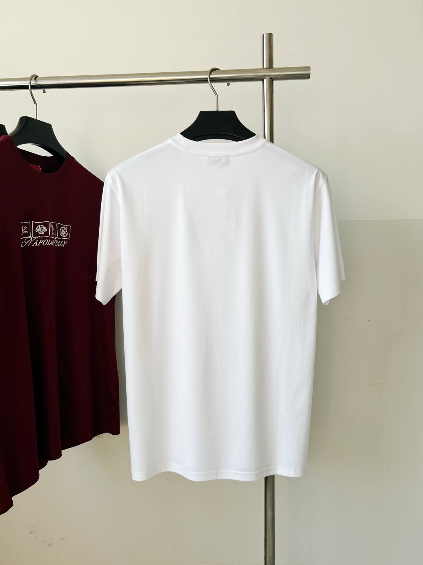 。 ISAIA意大利顶级奢饰品男装品牌 红珊瑚标识+顶级手工+现代色彩，是追求意式松弛优雅的顶奢之选。专