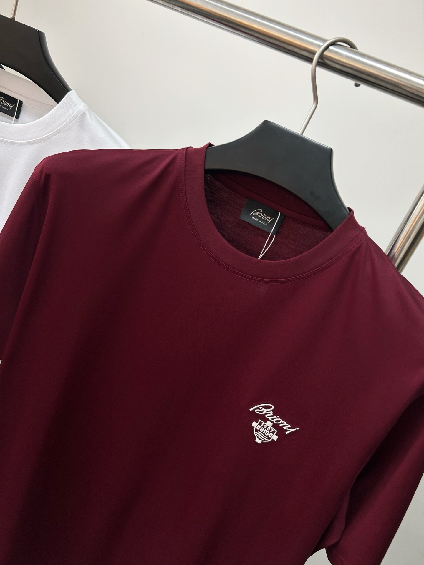 。 2026SS意大利Brioni独家品质全身双车线，区别于市场版本，字母刺绣系列短袖T恤，面料采用原版