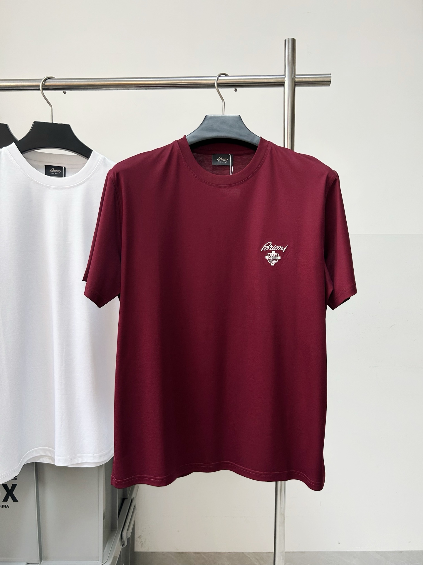。 2026SS意大利Brioni独家品质全身双车线，区别于市场版本，字母刺绣系列短袖T恤，面料采用原版